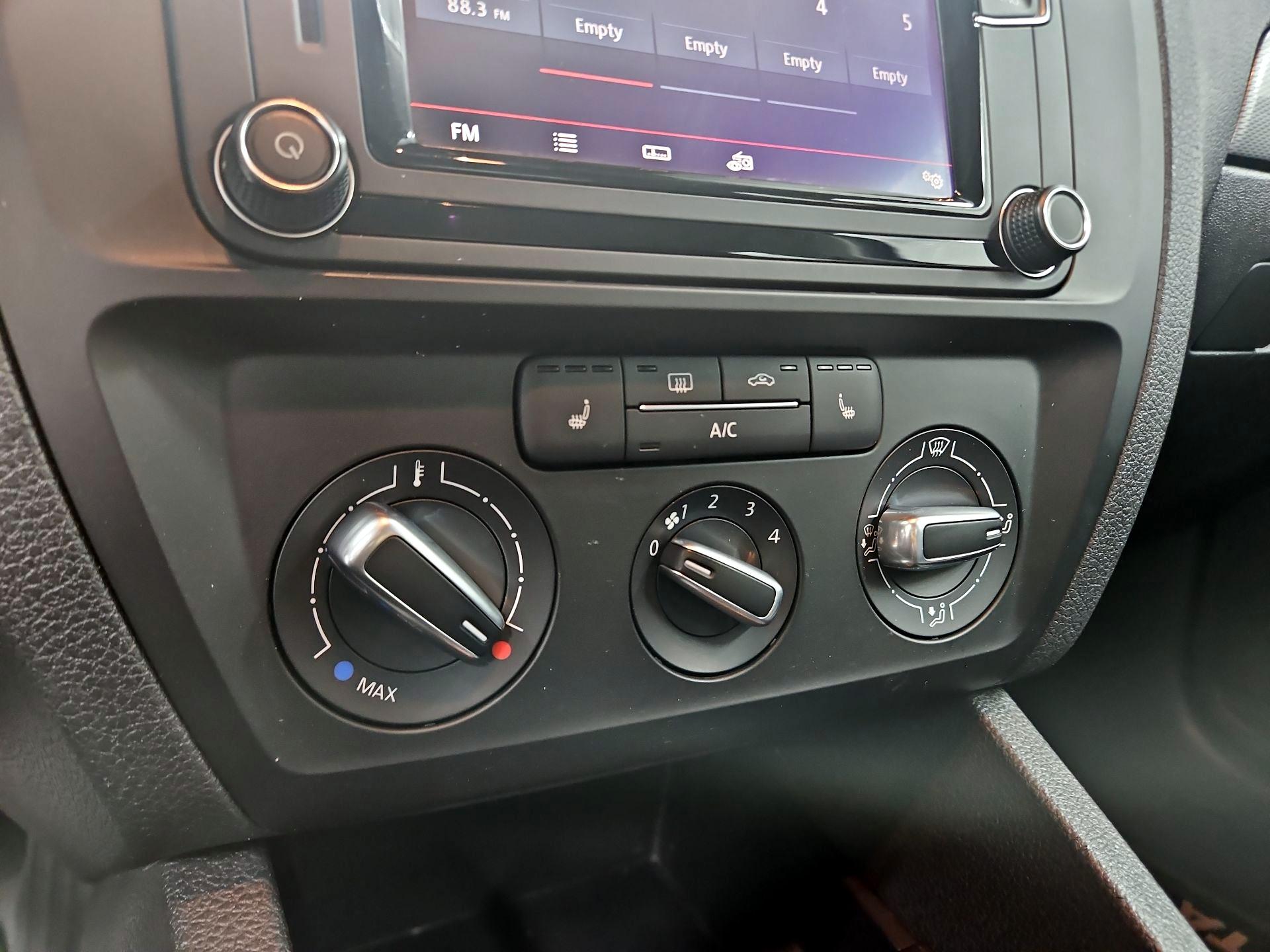 Thumbnail: 2017 Volkswagen Jetta - 16