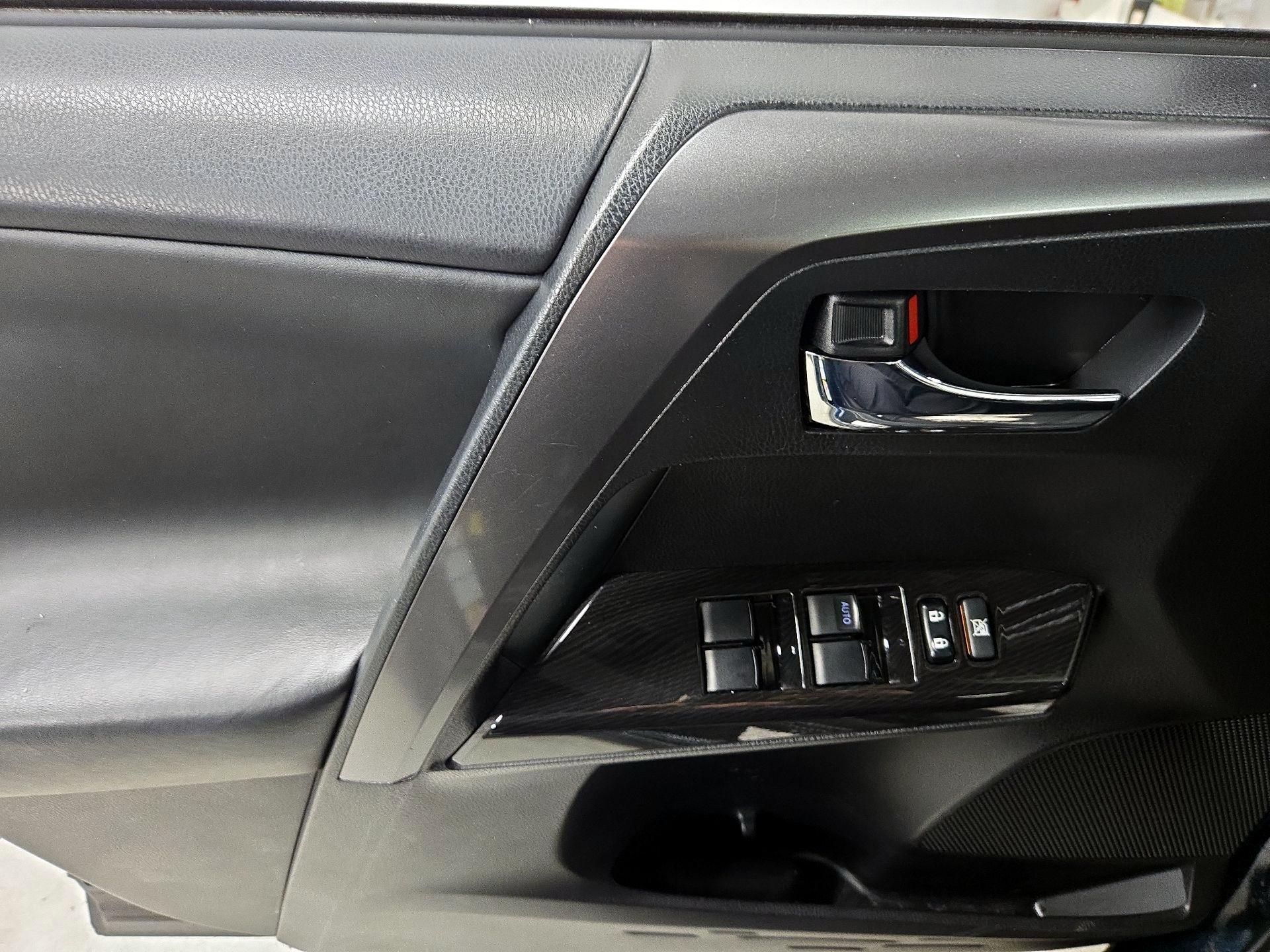 Thumbnail: 2017 Toyota RAV4 - 12