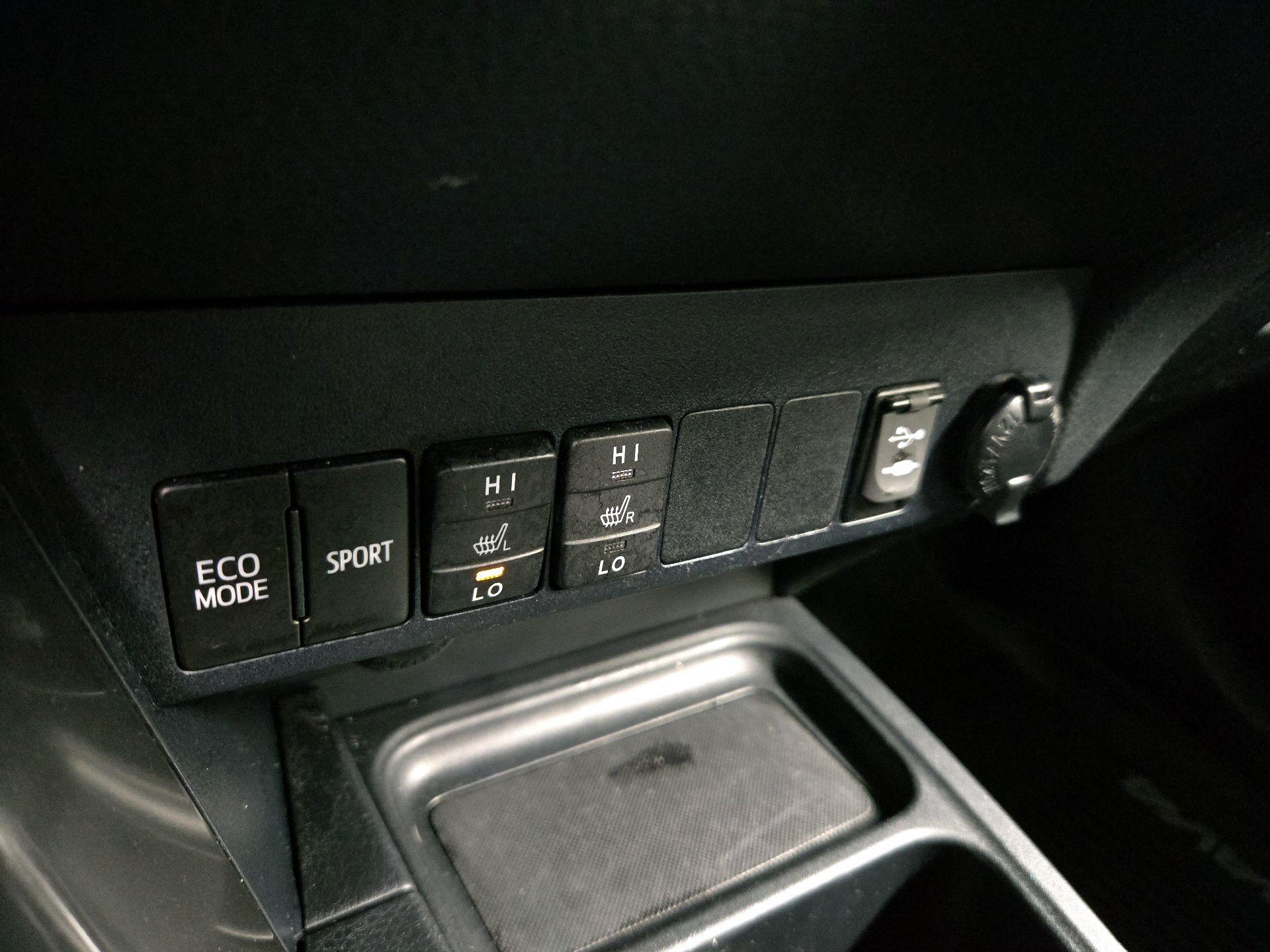 Thumbnail: 2017 Toyota RAV4 - 18