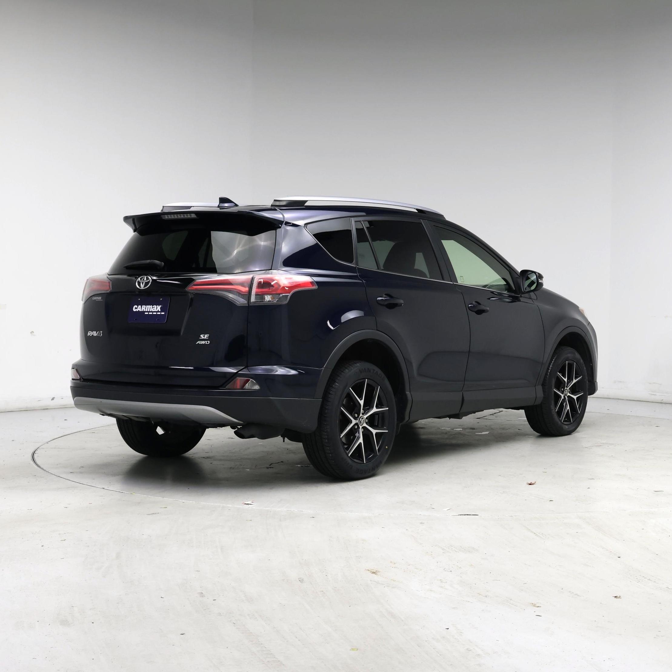 Thumbnail: 2017 Toyota RAV4 - 8