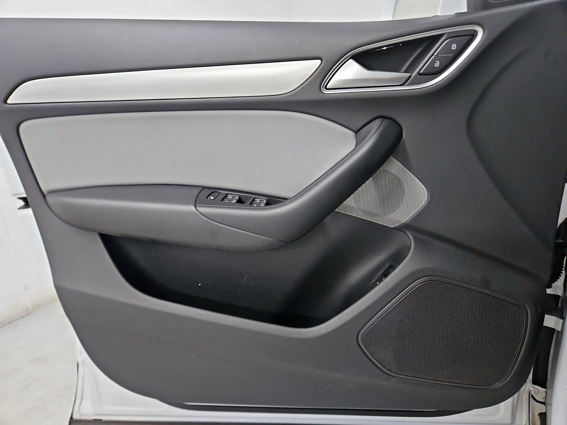 Thumbnail: 2018 Audi Q3 - 12