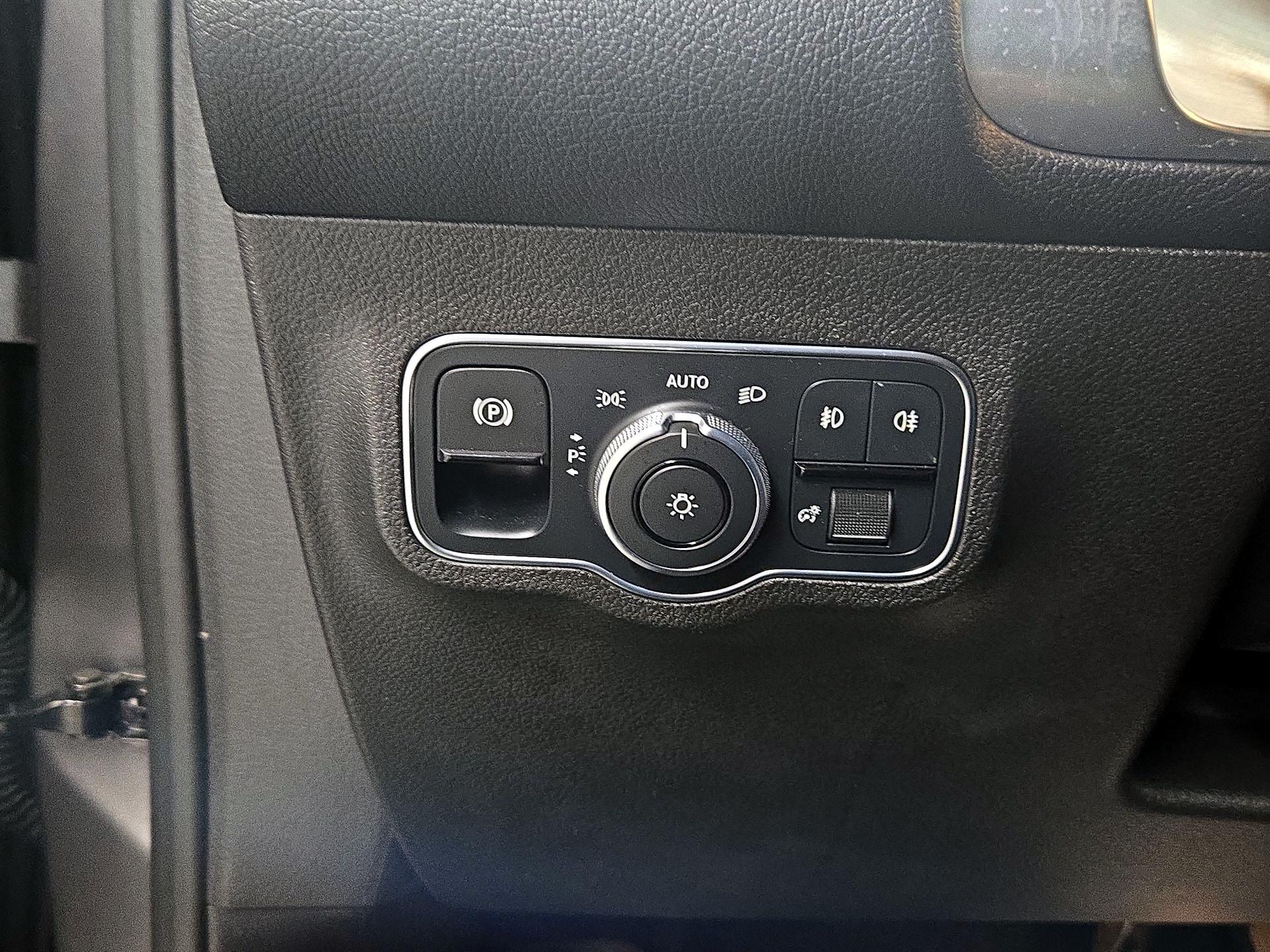 Thumbnail: 2020 Mercedes-Benz GLB - 13