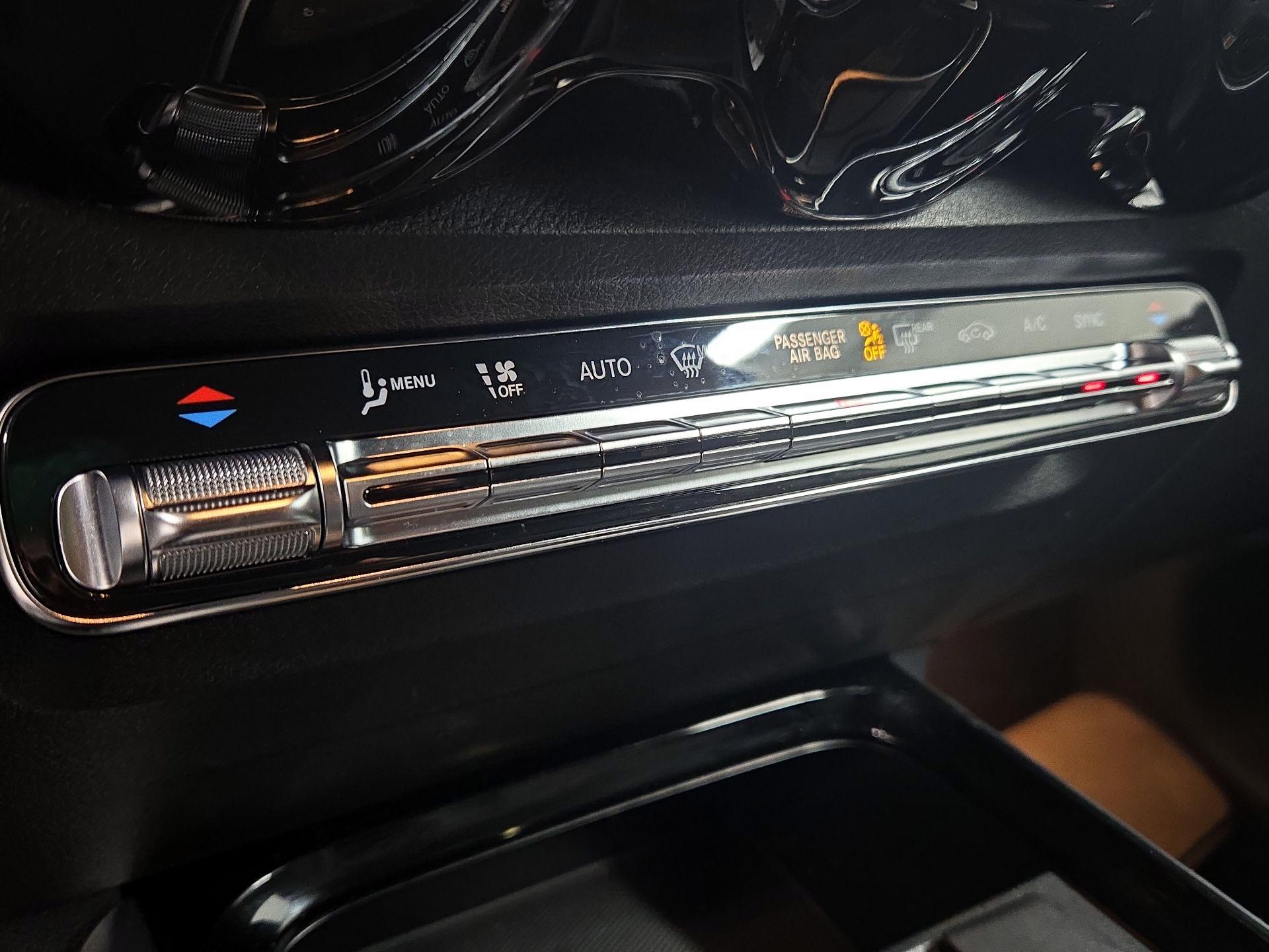 Thumbnail: 2020 Mercedes-Benz GLB - 16