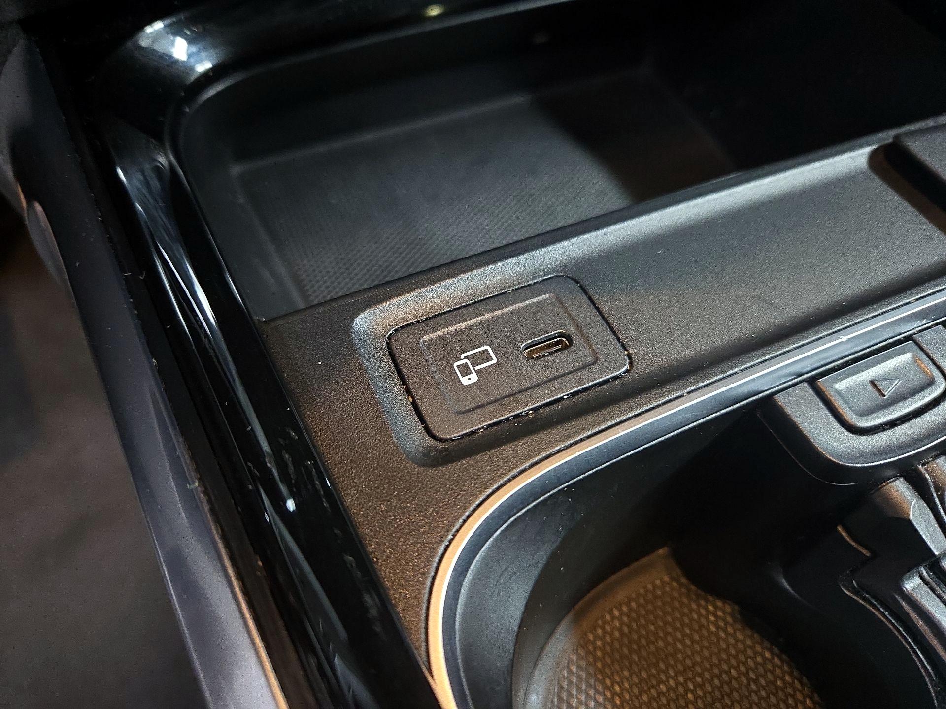 Thumbnail: 2020 Mercedes-Benz GLB - 18