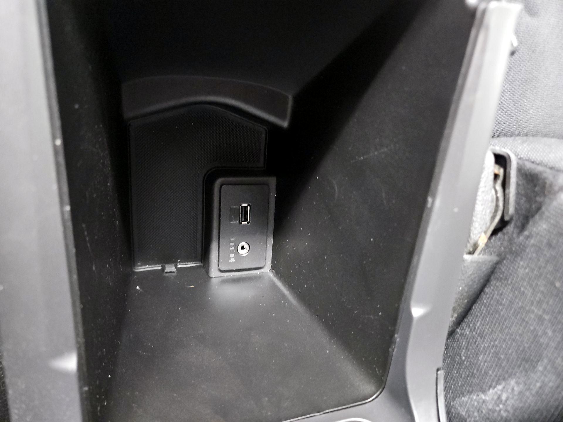 Thumbnail: 2015 Ford Transit Series - 17