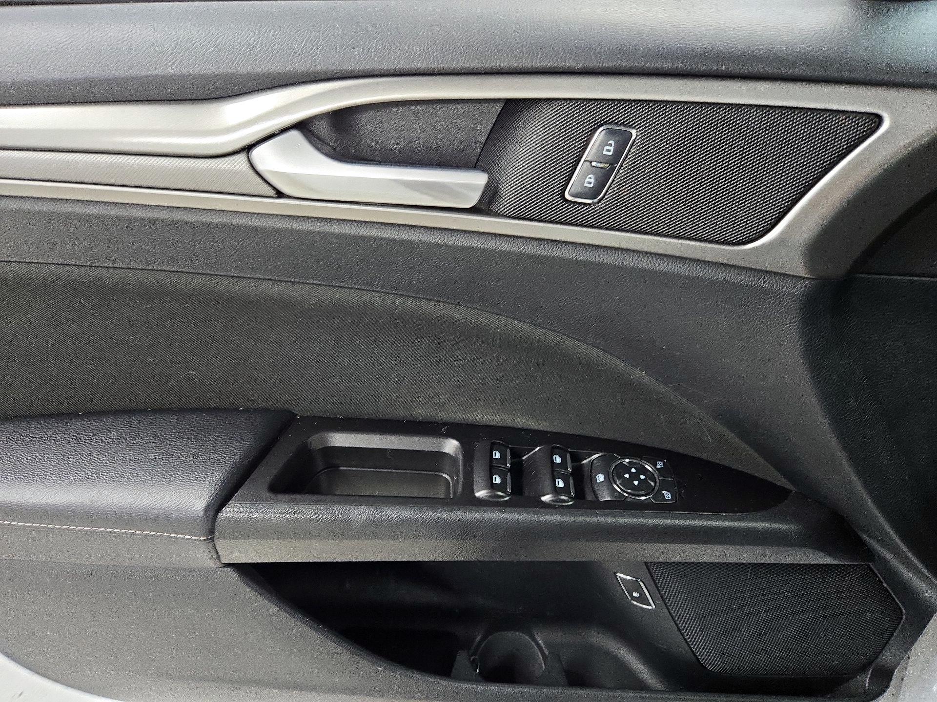 Thumbnail: 2017 Ford Fusion - 12