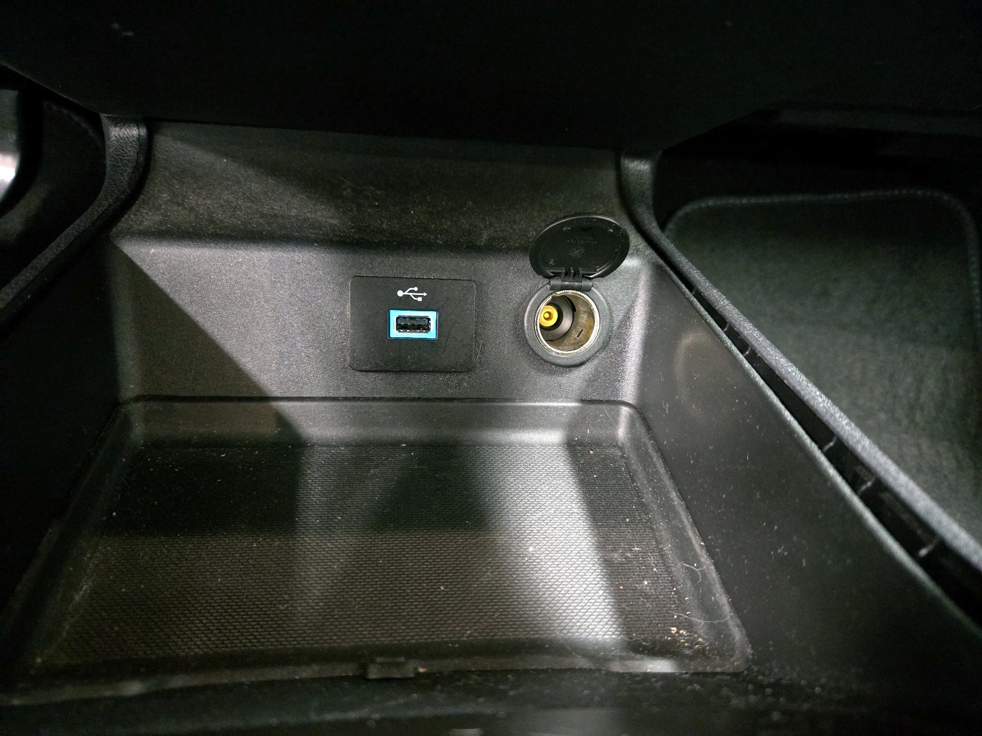 Thumbnail: 2017 Ford Fusion - 18