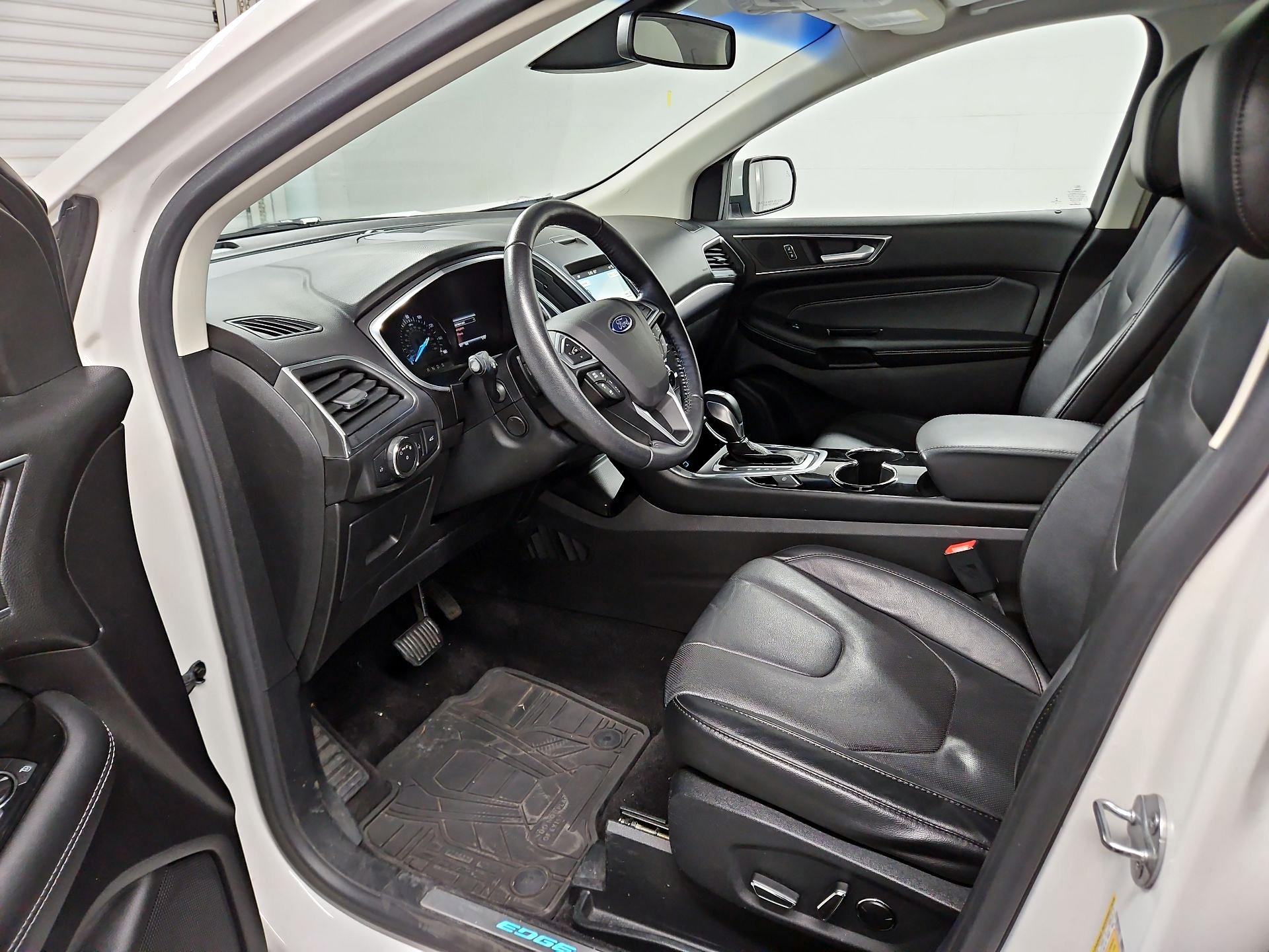 Thumbnail: 2016 Ford Edge - 11