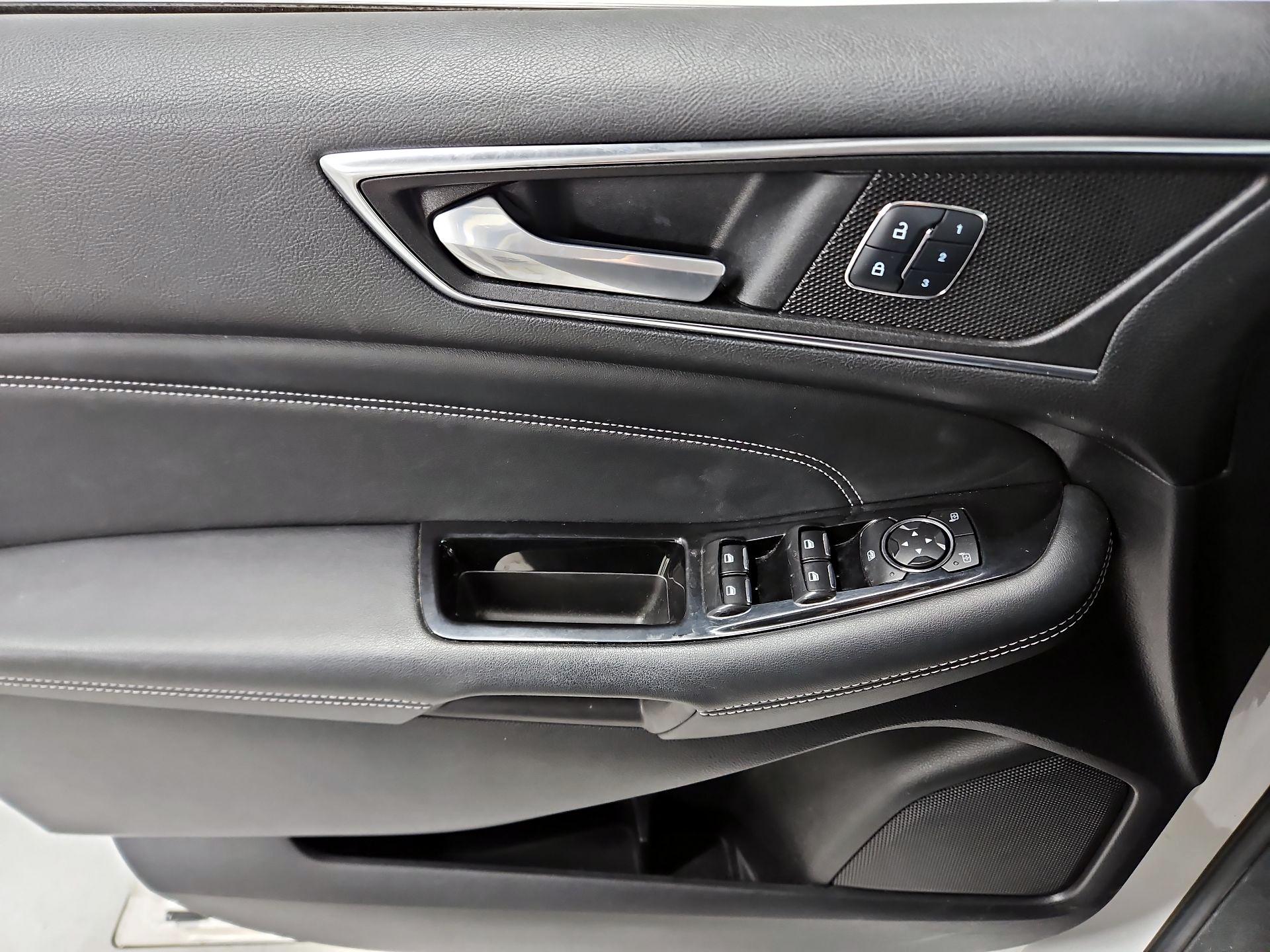 Thumbnail: 2016 Ford Edge - 12