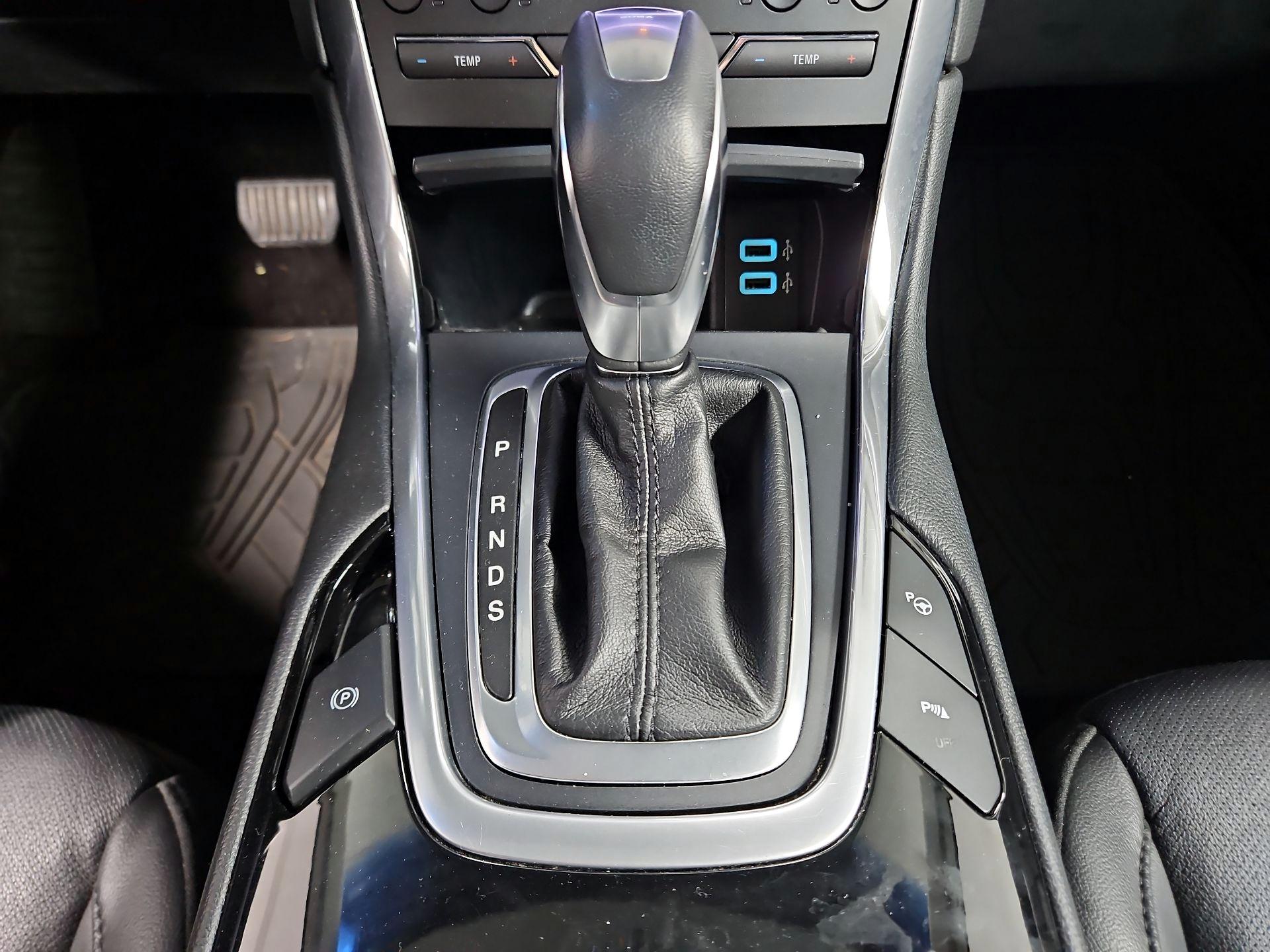 Thumbnail: 2016 Ford Edge - 18