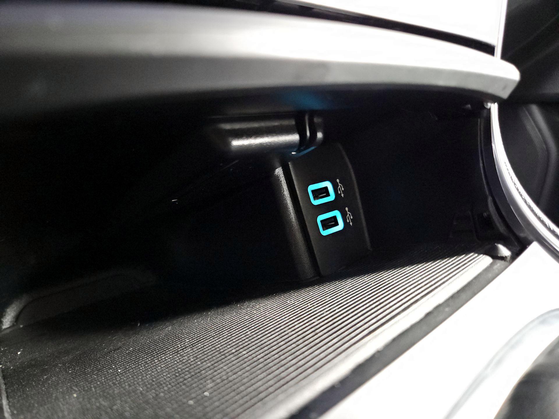 Thumbnail: 2016 Ford Edge - 19