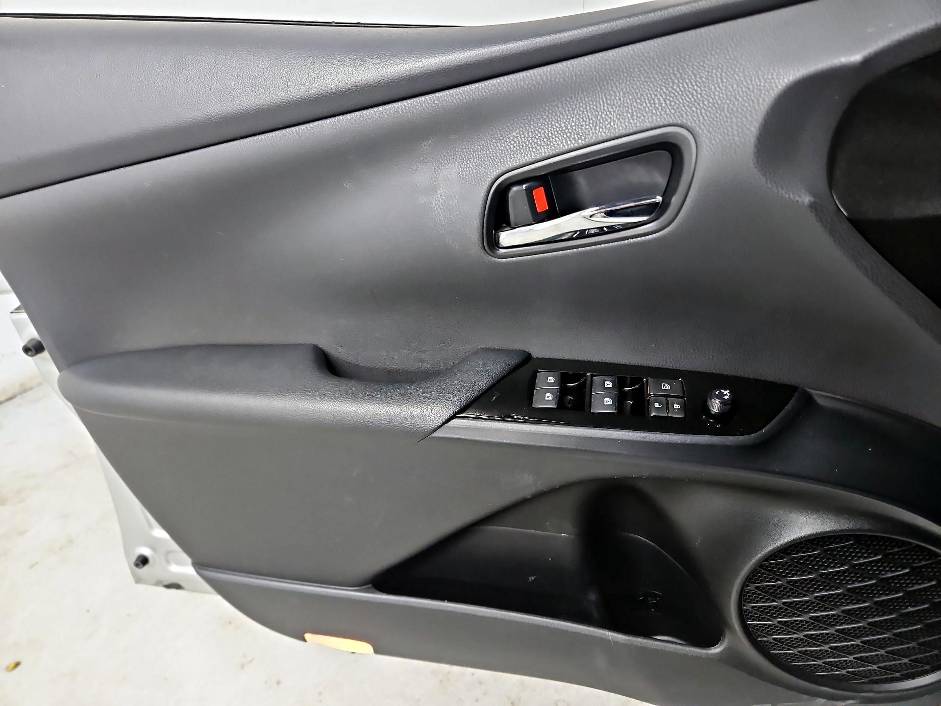 Thumbnail: 2017 Toyota Prius - 12