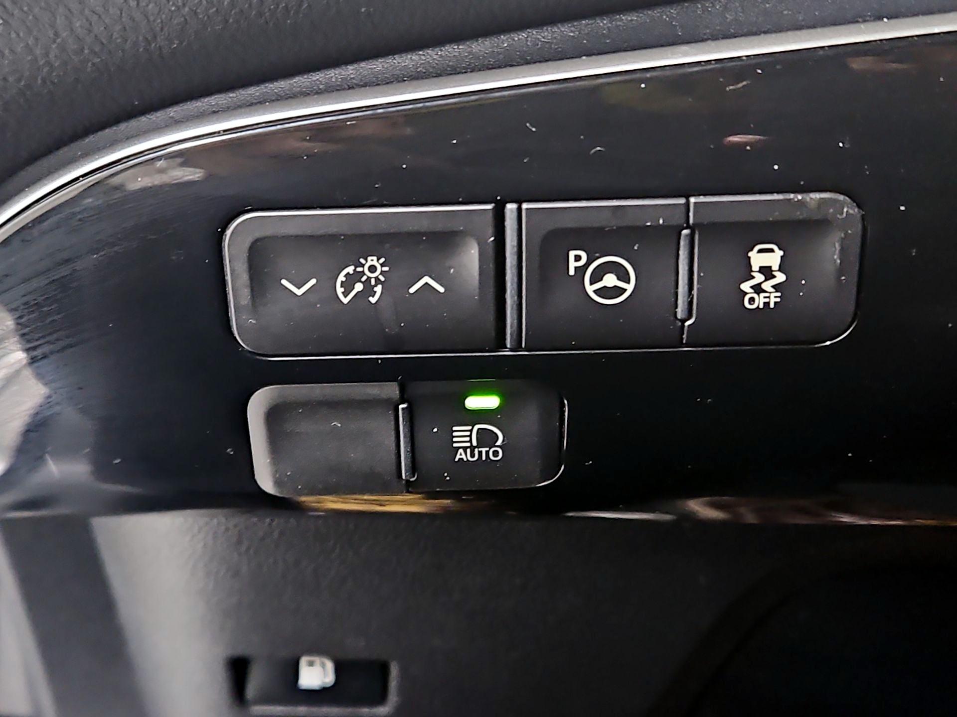 Thumbnail: 2017 Toyota Prius - 13