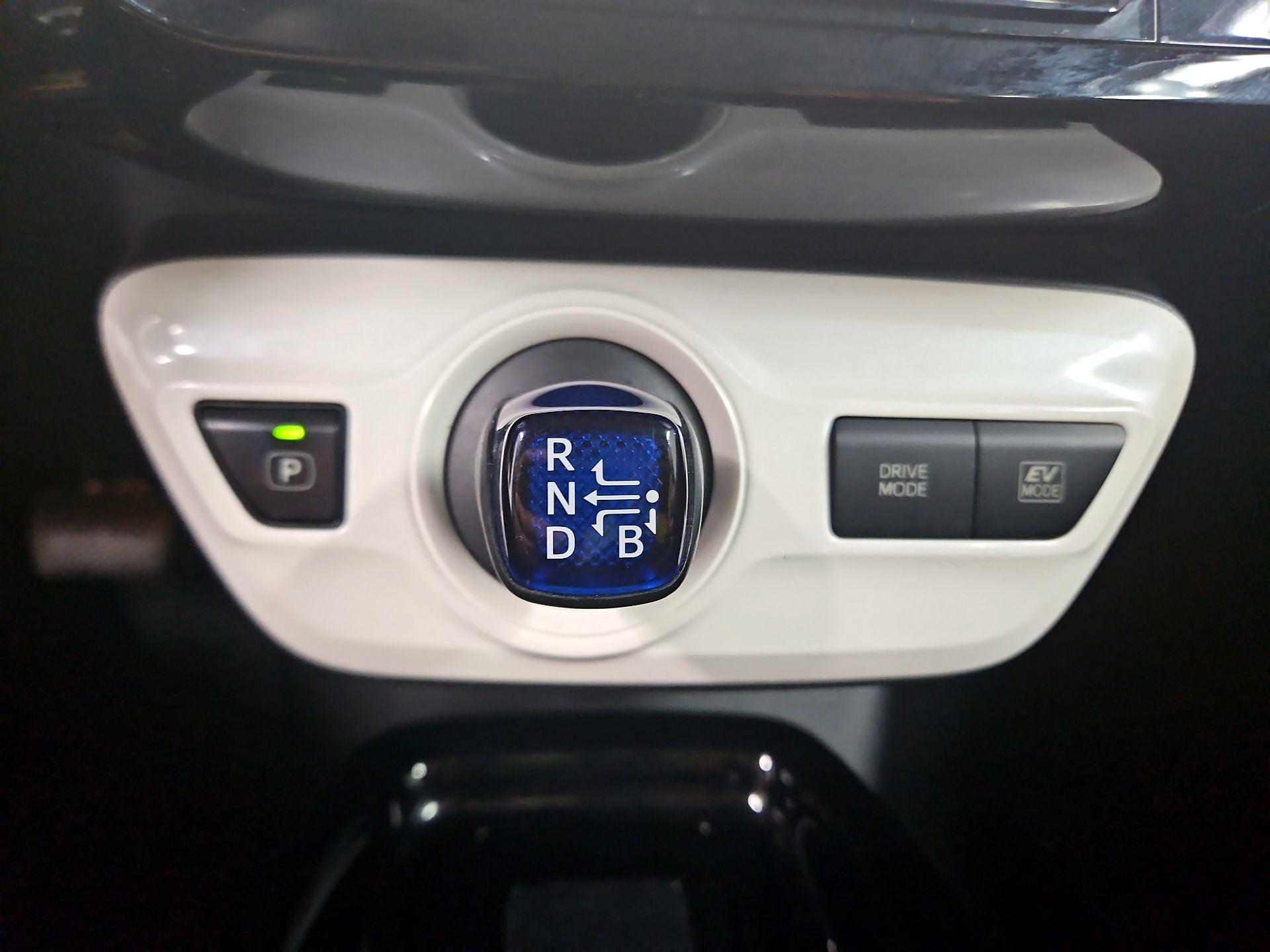 Thumbnail: 2017 Toyota Prius - 18