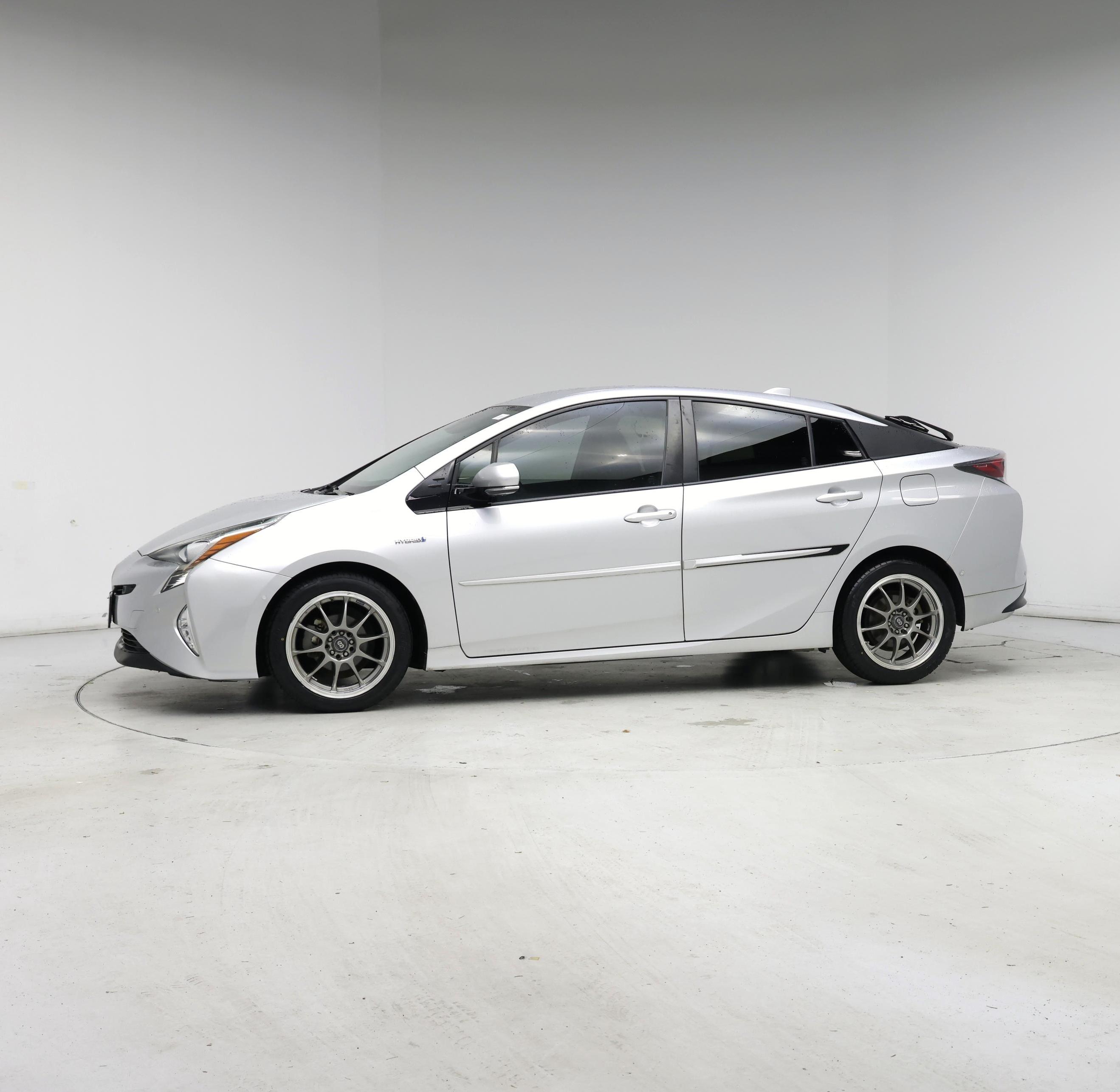 Thumbnail: 2017 Toyota Prius - 3