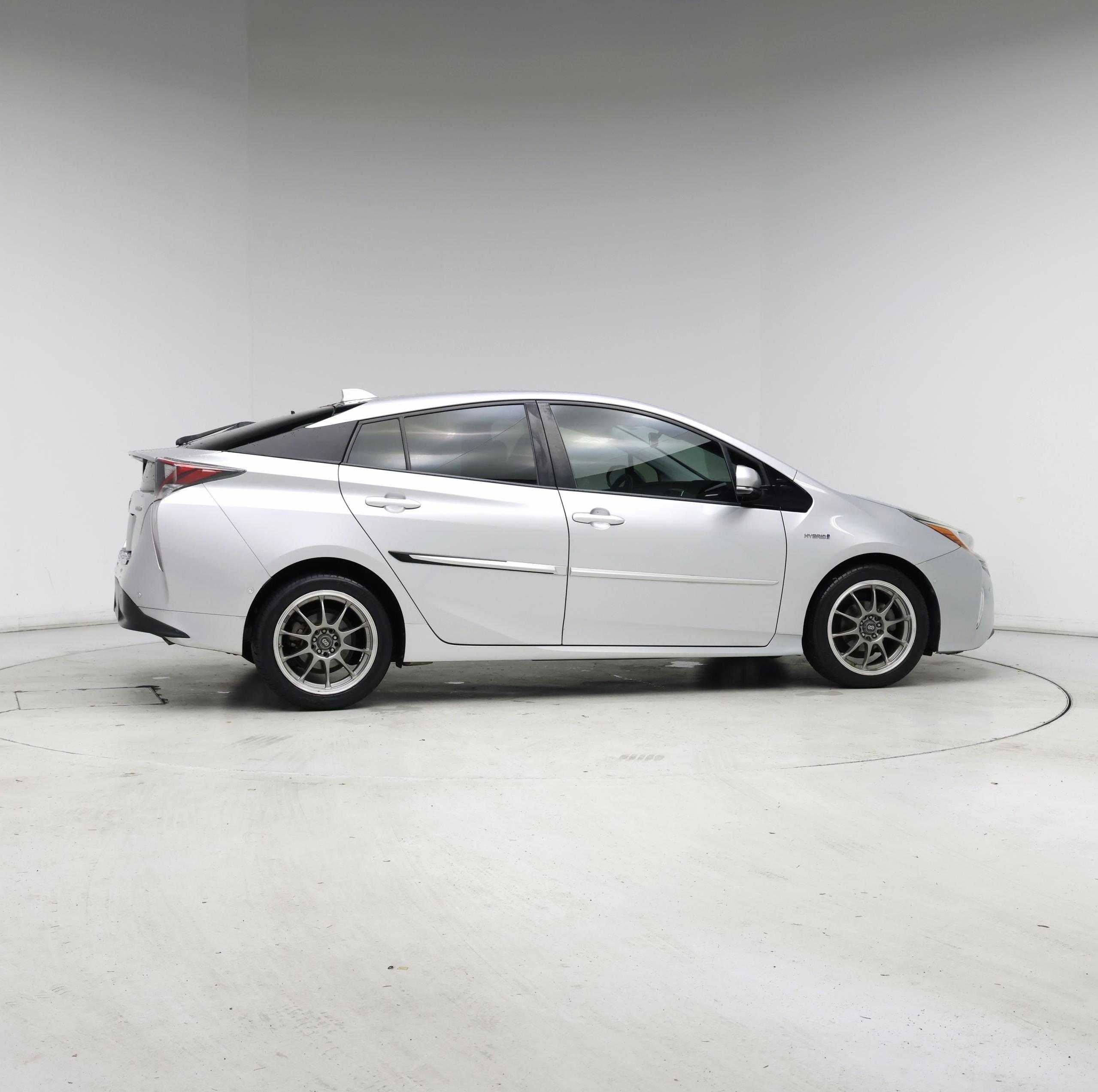 Thumbnail: 2017 Toyota Prius - 7