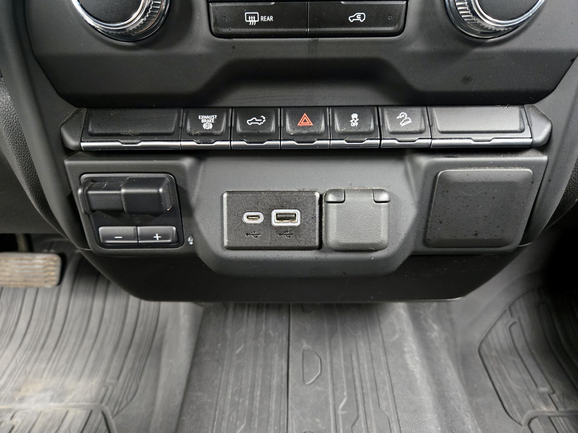 Thumbnail: 2023 GMC Sierra 3500 - 18