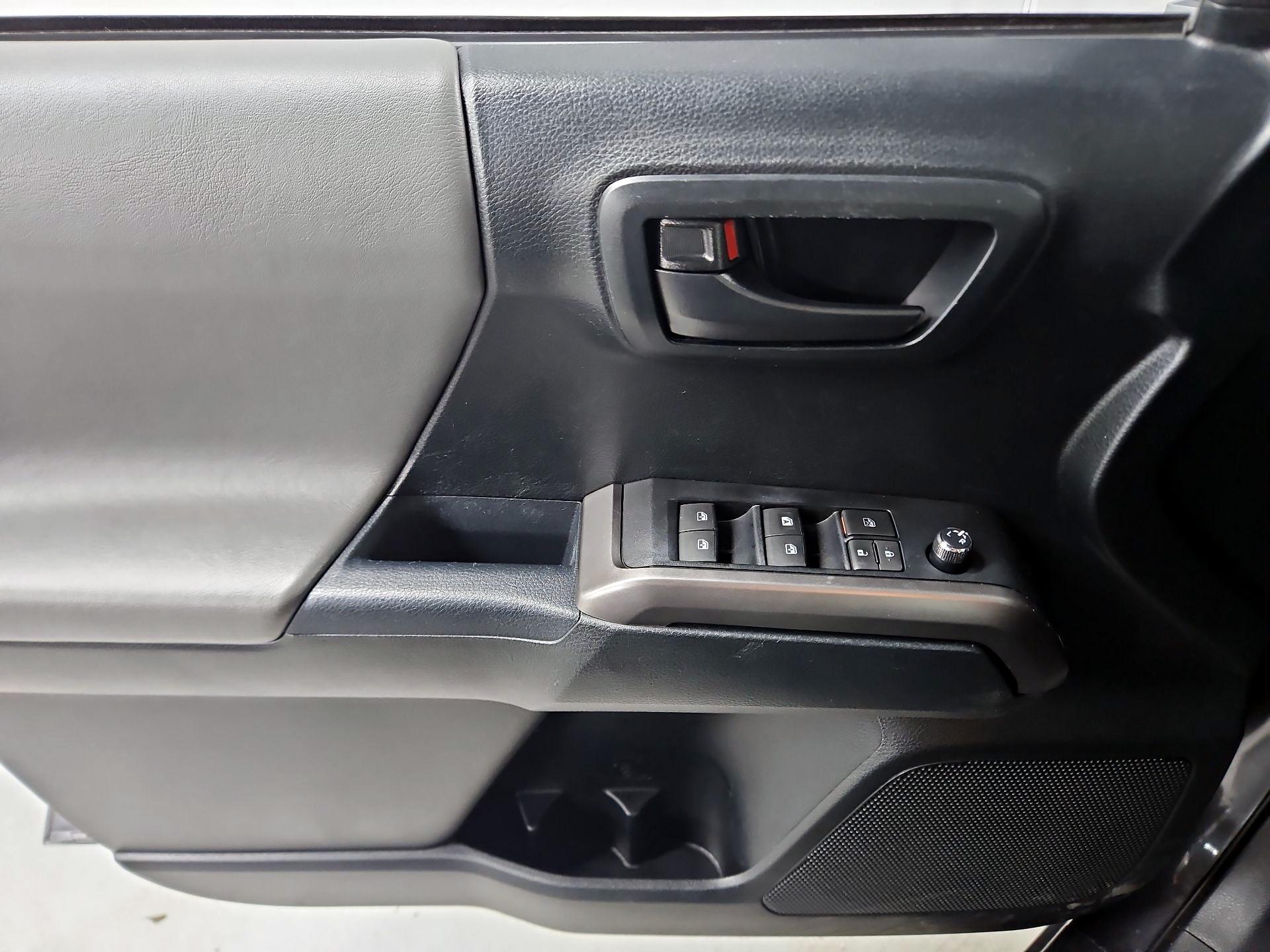 Thumbnail: 2017 Toyota Tacoma - 12