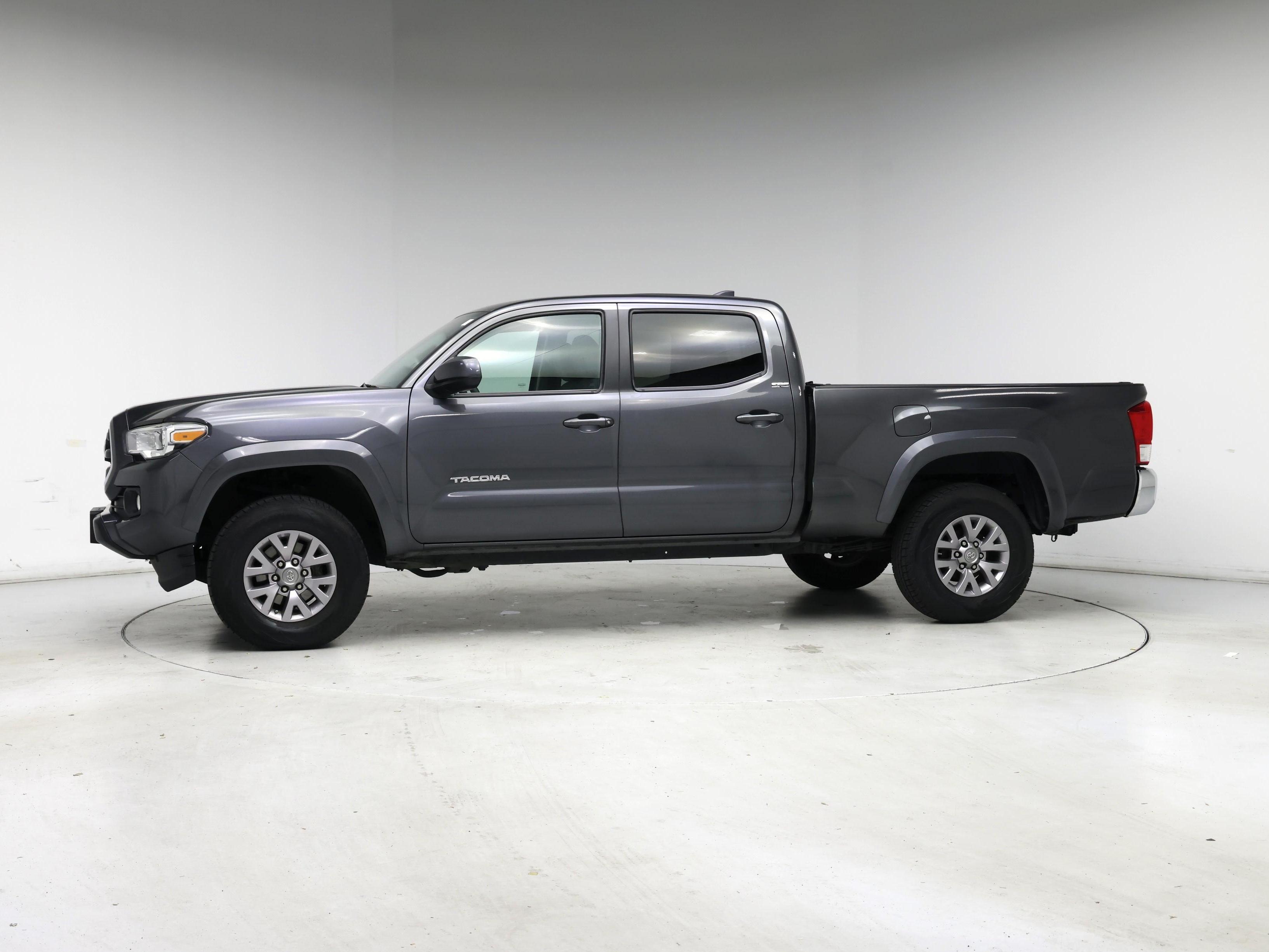 Thumbnail: 2017 Toyota Tacoma - 3