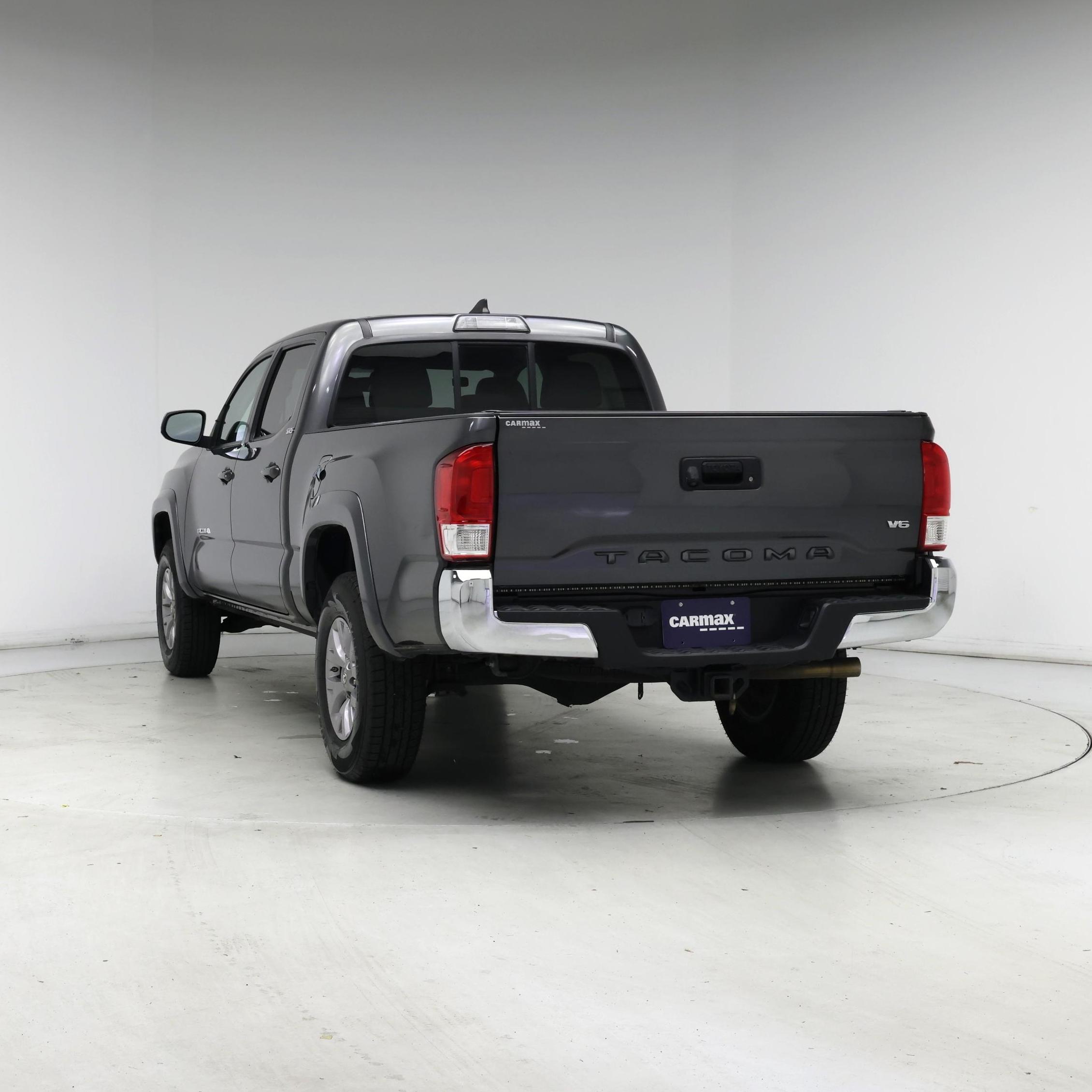 Thumbnail: 2017 Toyota Tacoma - 6