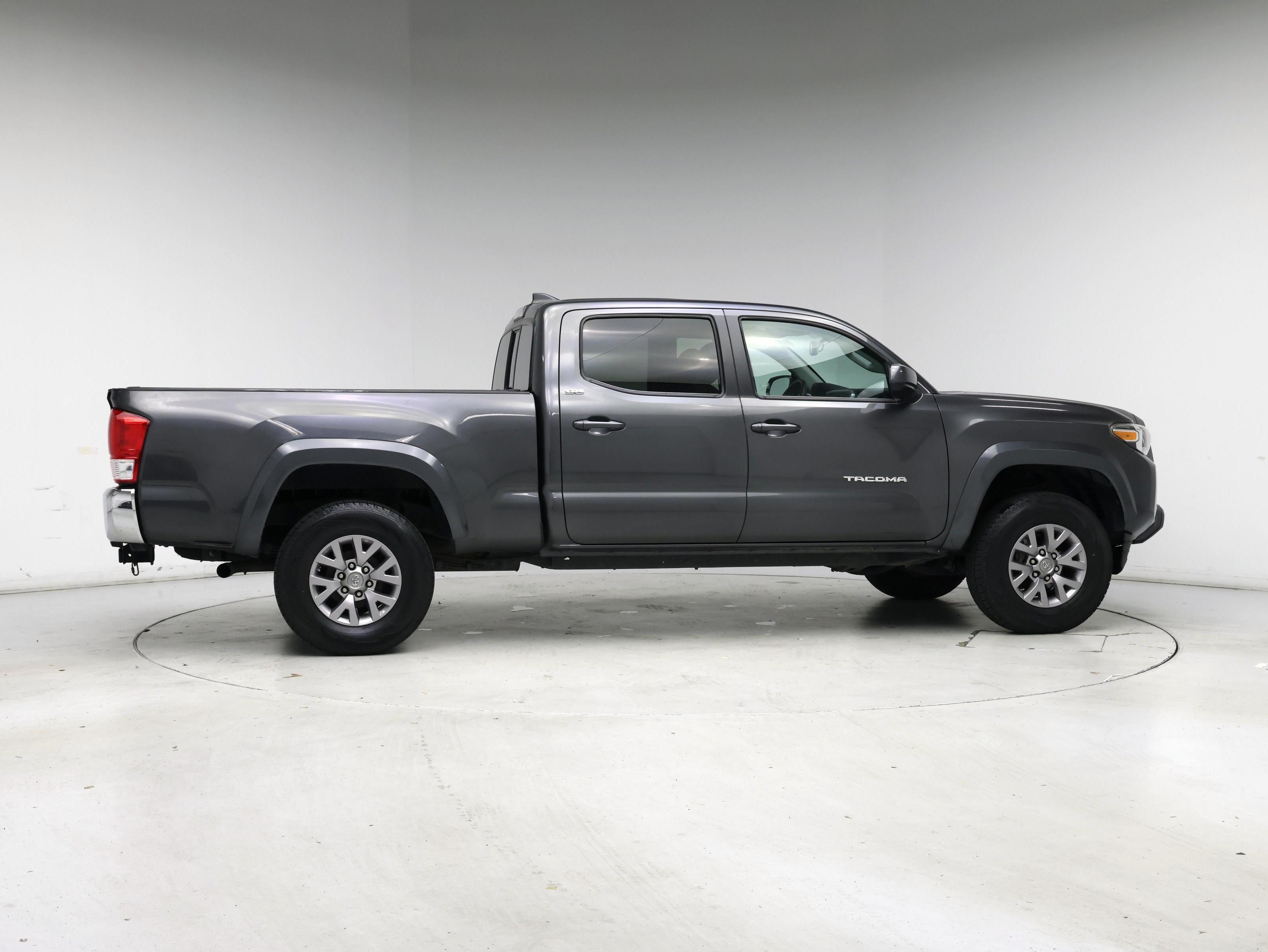 Thumbnail: 2017 Toyota Tacoma - 7