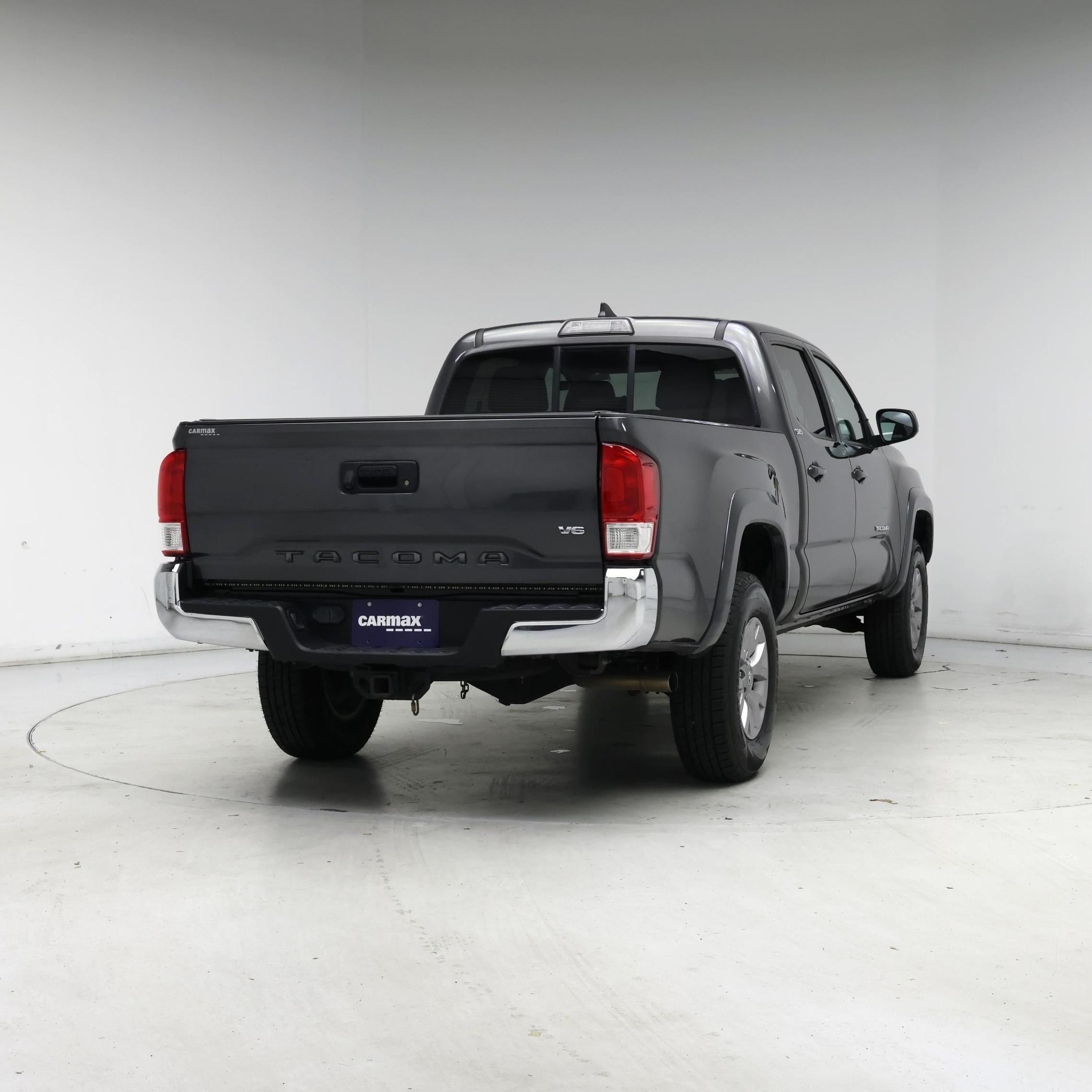 Thumbnail: 2017 Toyota Tacoma - 8