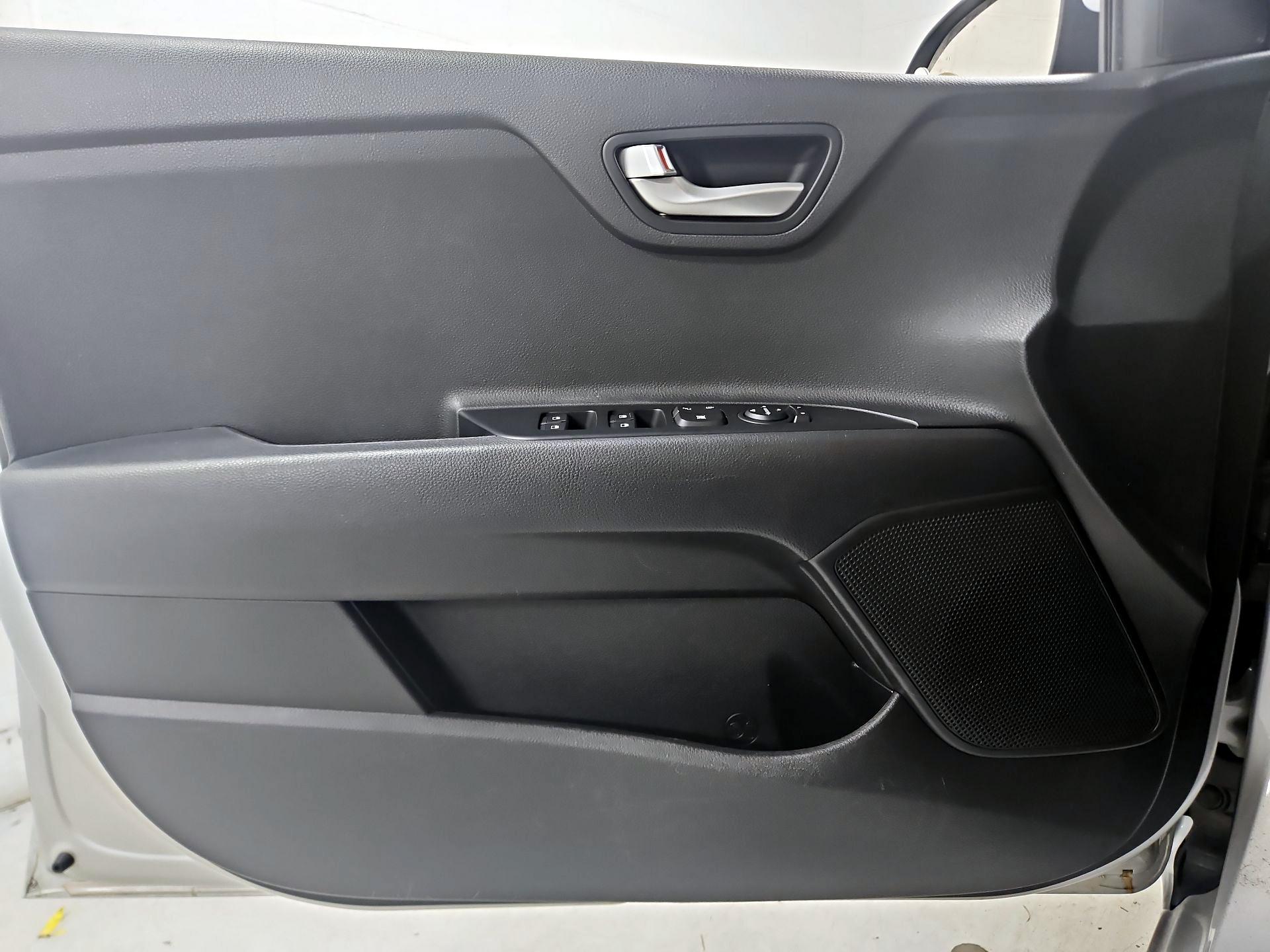 Thumbnail: 2021 Kia Rio - 12