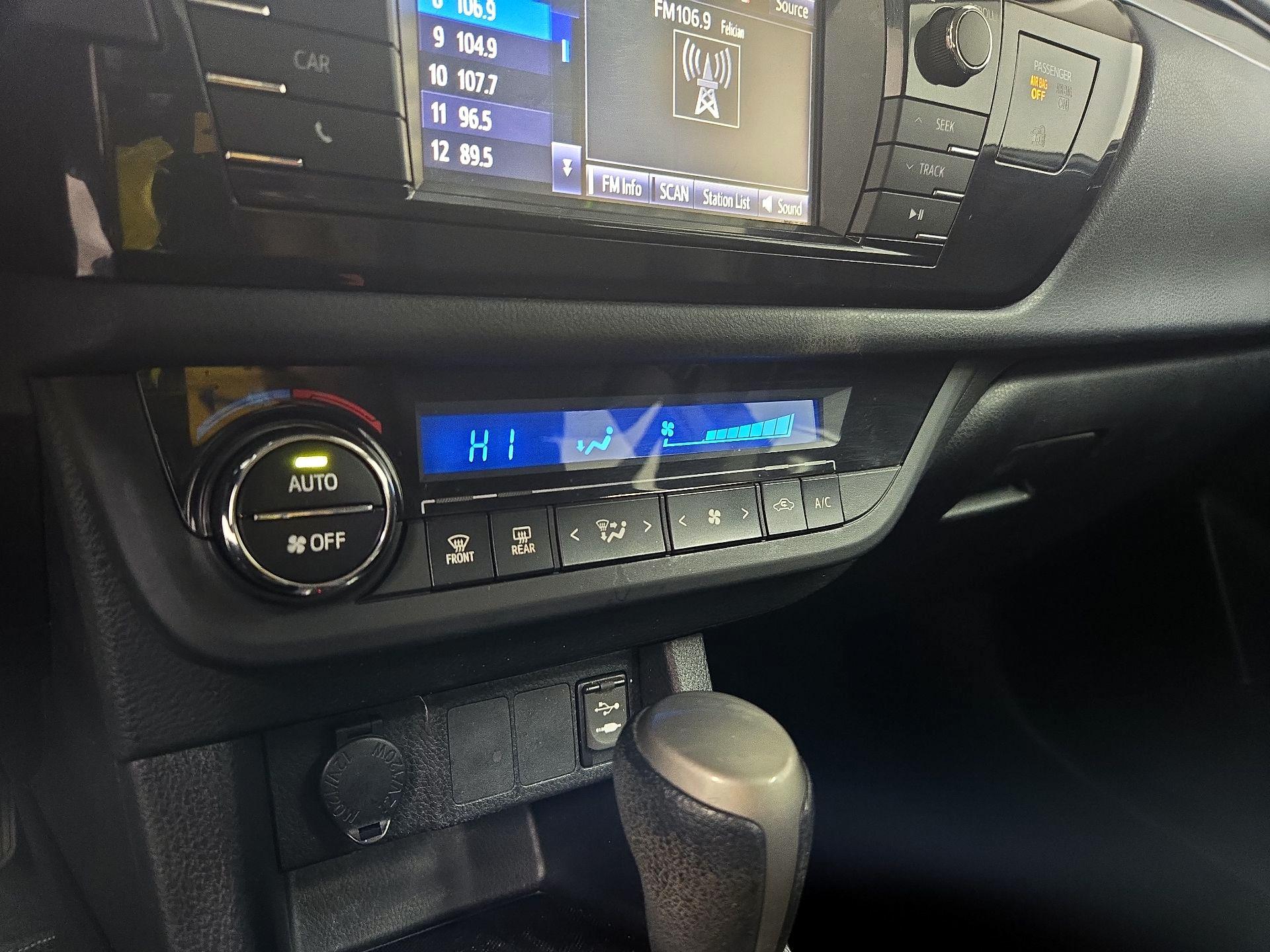 Thumbnail: 2014 Toyota Corolla - 16