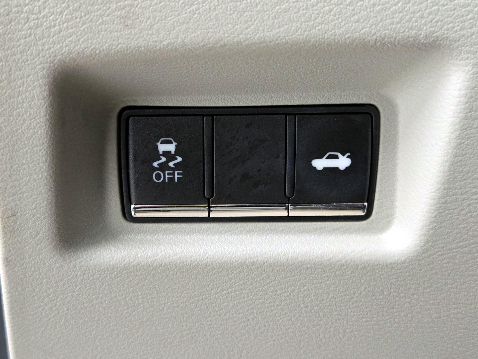 Thumbnail: 2015 INFINITI Q50 - 13