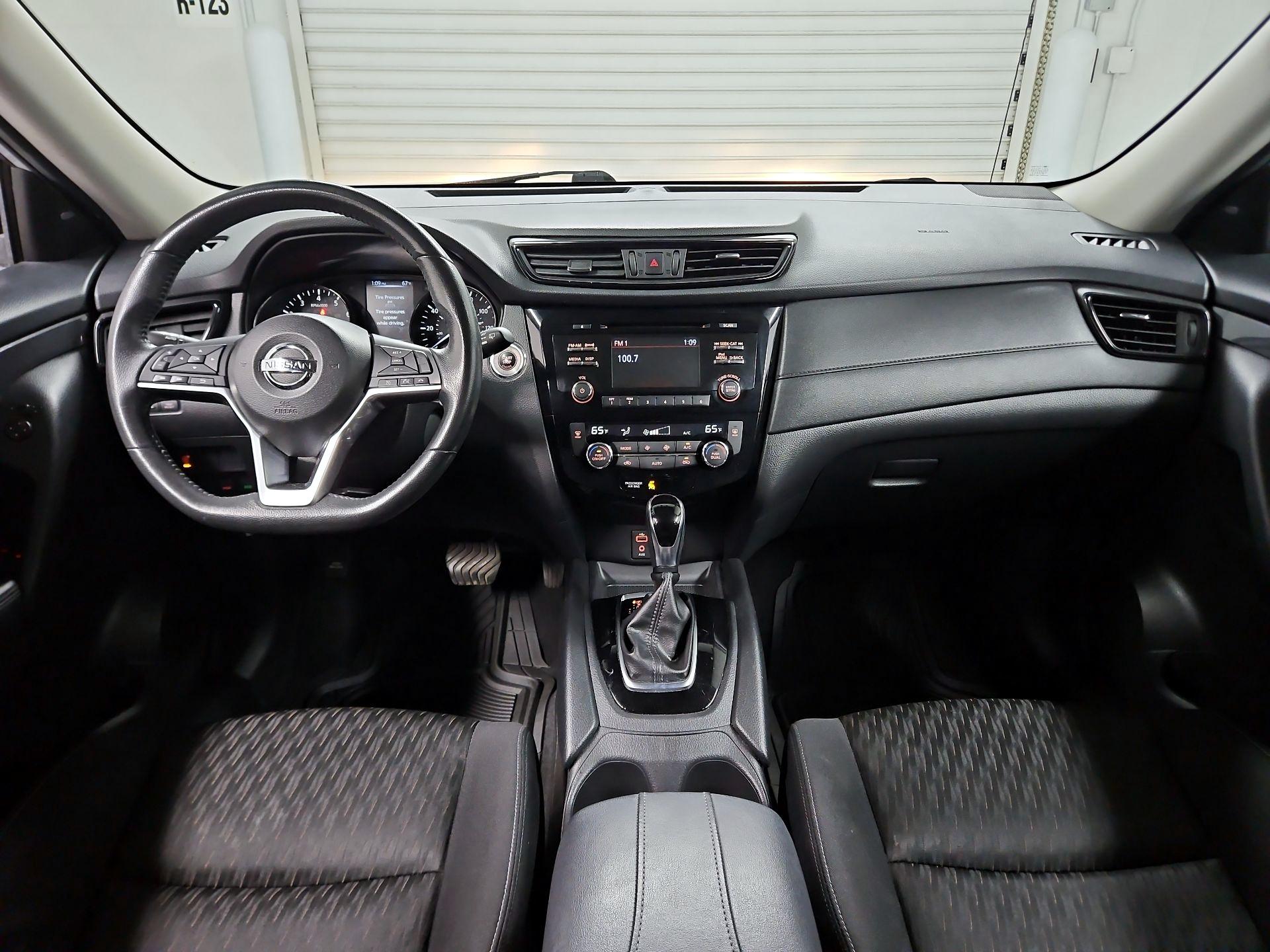 Thumbnail: 2017 Nissan Rogue - 9