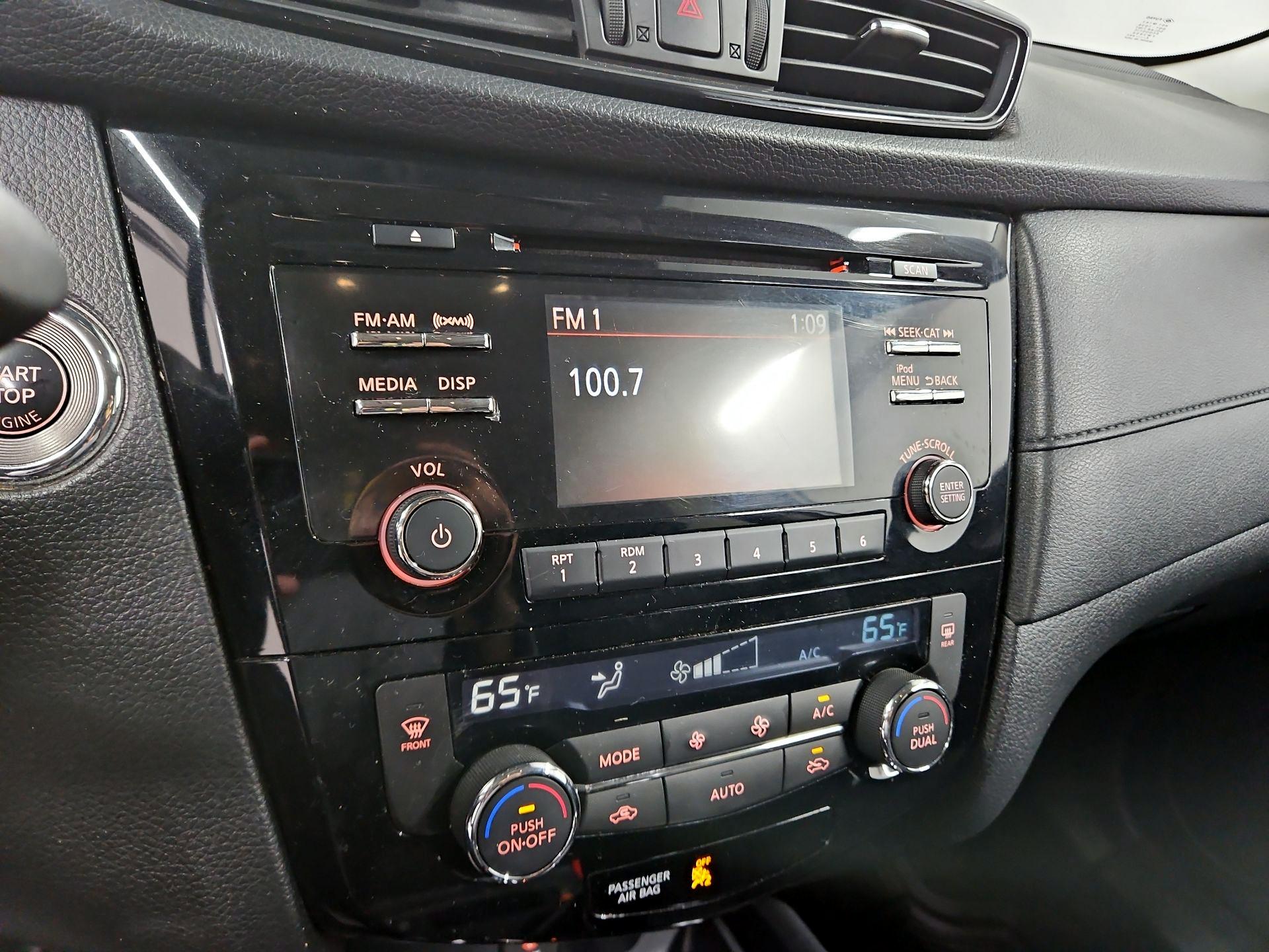 Thumbnail: 2017 Nissan Rogue - 15