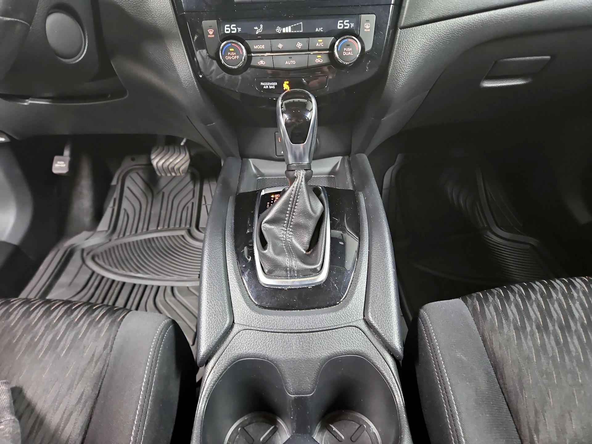 Thumbnail: 2017 Nissan Rogue - 17