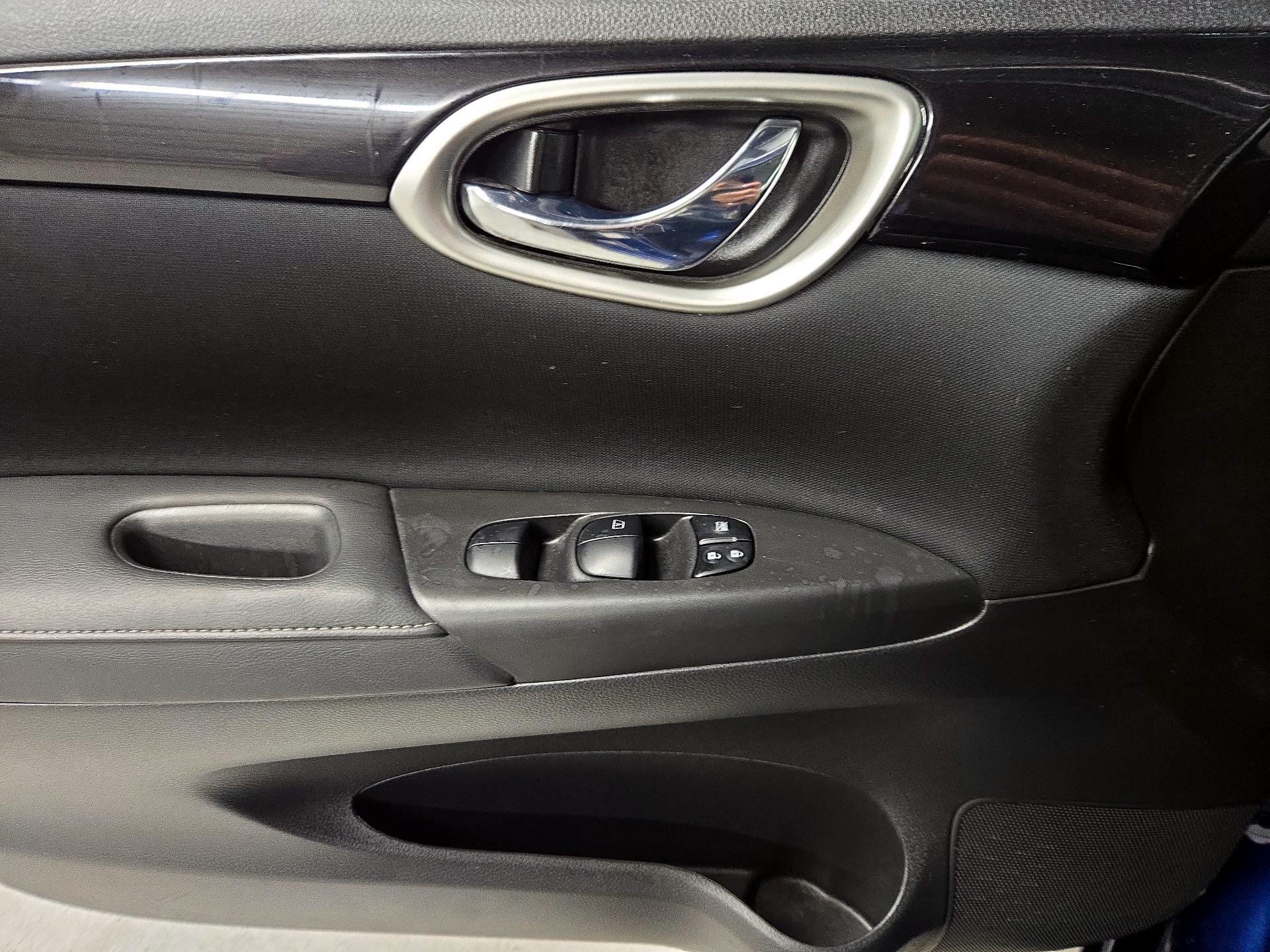 Thumbnail: 2019 Nissan Sentra - 12