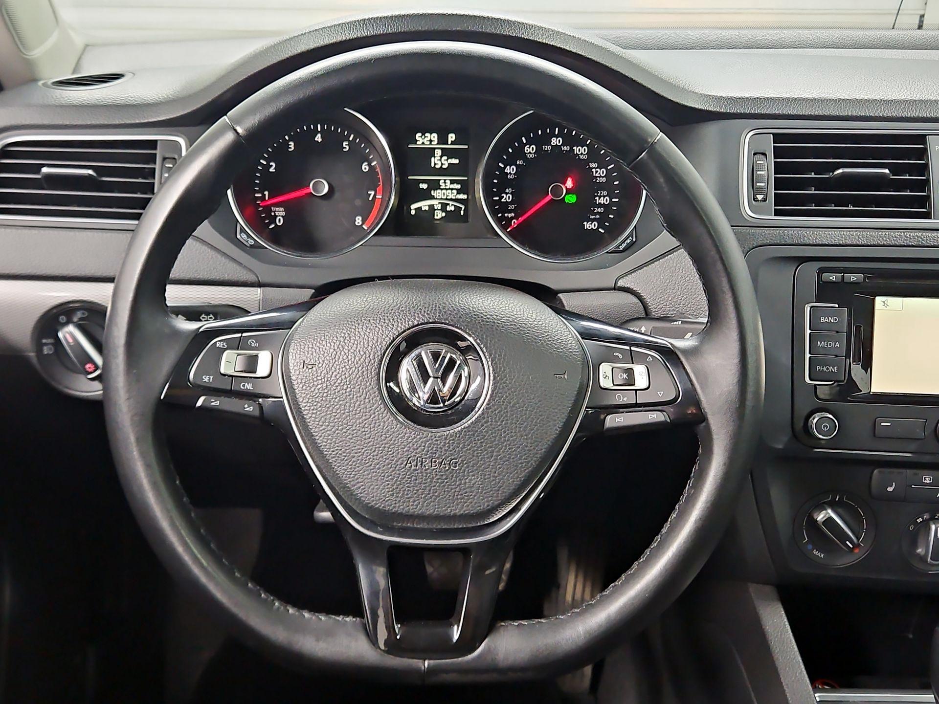 Thumbnail: 2015 Volkswagen Jetta - 10