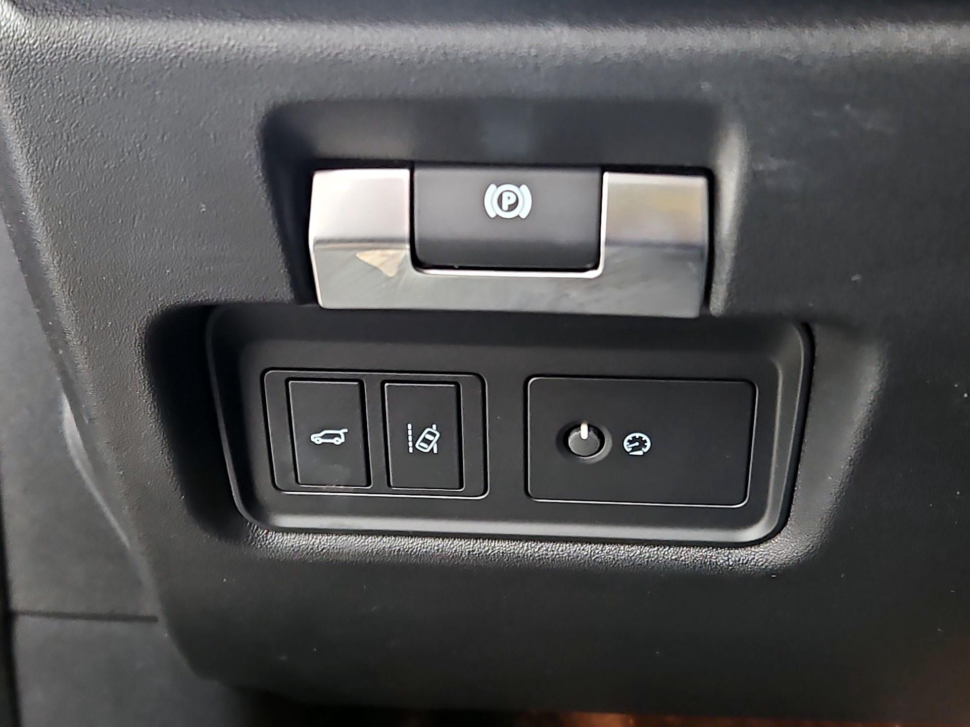 Thumbnail: 2019 Jaguar E-Pace - 13