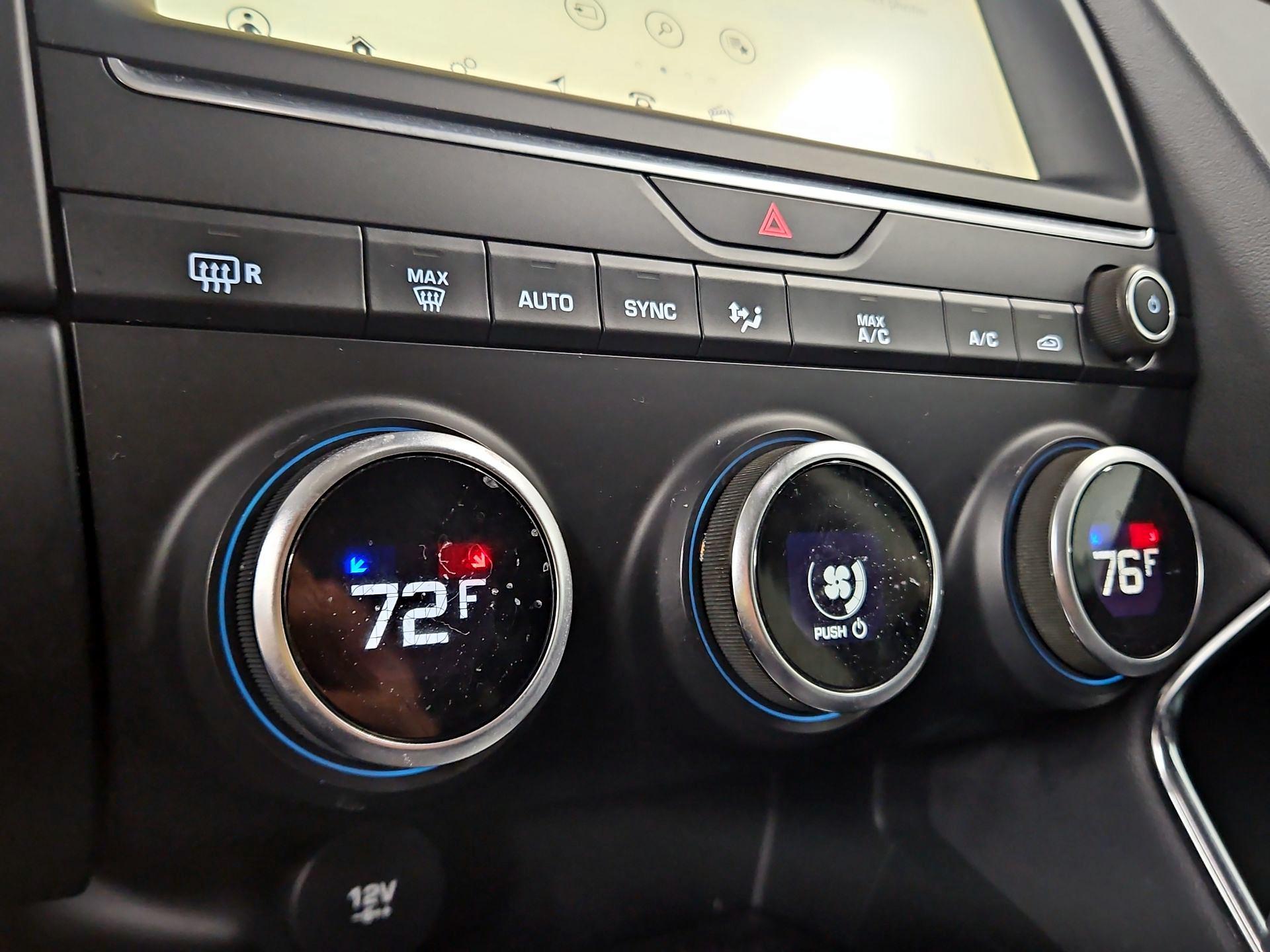 Thumbnail: 2019 Jaguar E-Pace - 16