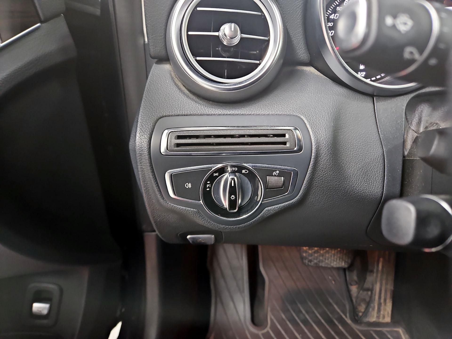 Thumbnail: 2015 Mercedes-Benz C-Class - 13