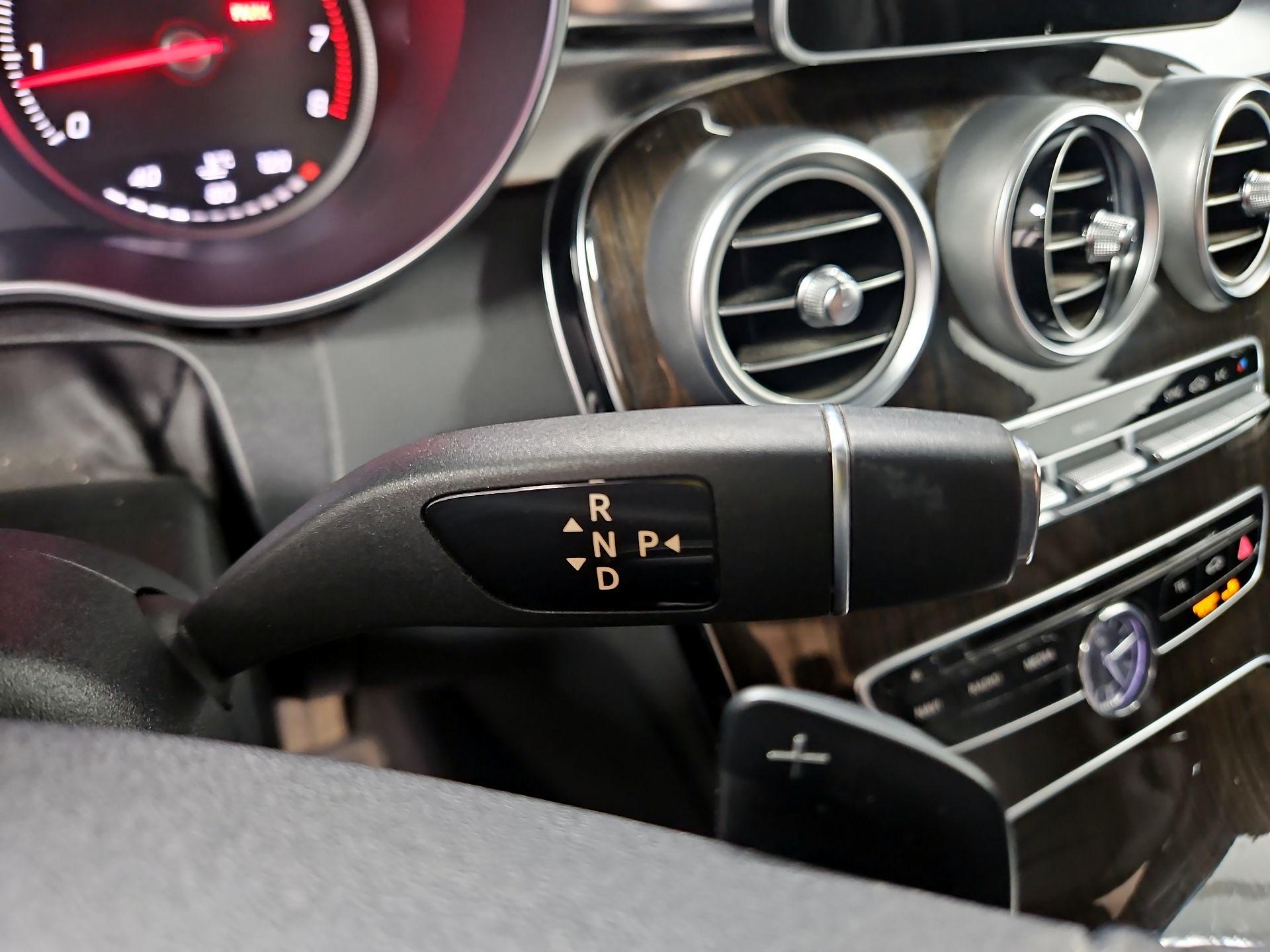 Thumbnail: 2015 Mercedes-Benz C-Class - 18