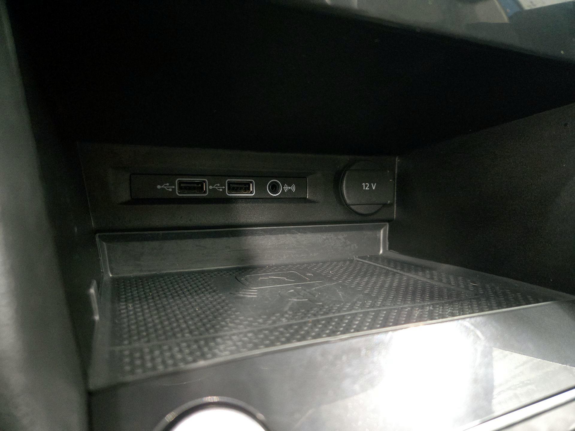 Thumbnail: 2020 Volkswagen Tiguan - 18