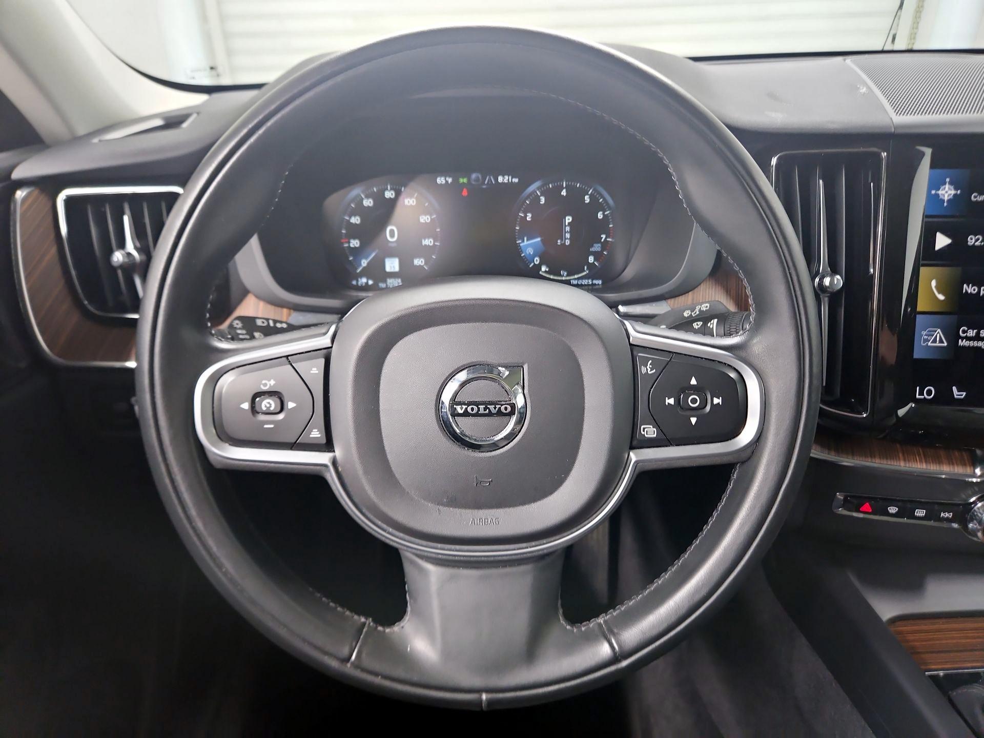 Thumbnail: 2021 Volvo XC60 - 10