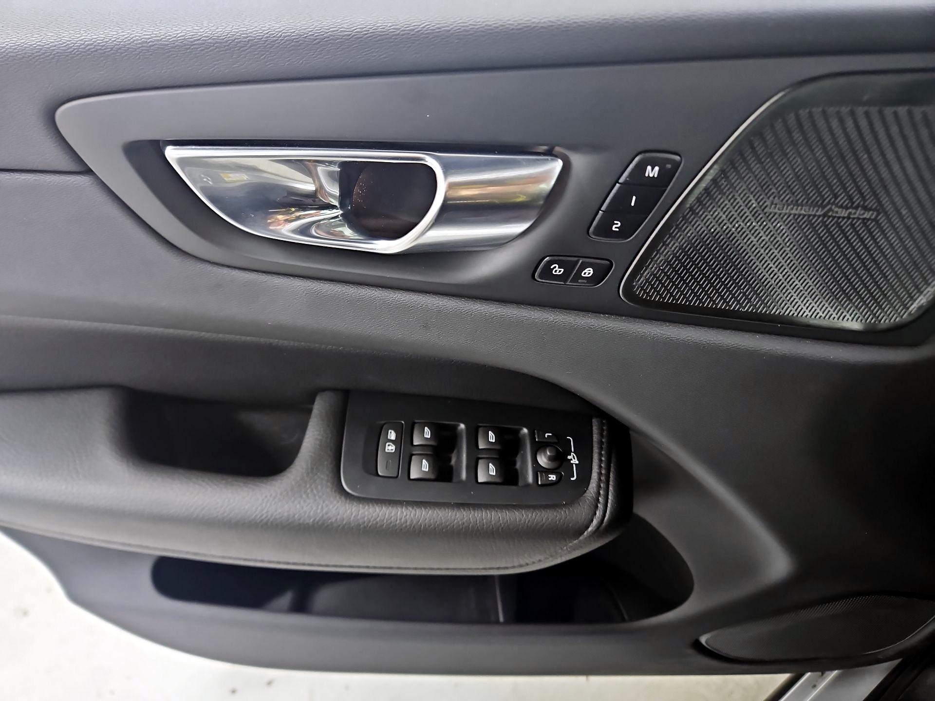 Thumbnail: 2021 Volvo XC60 - 12