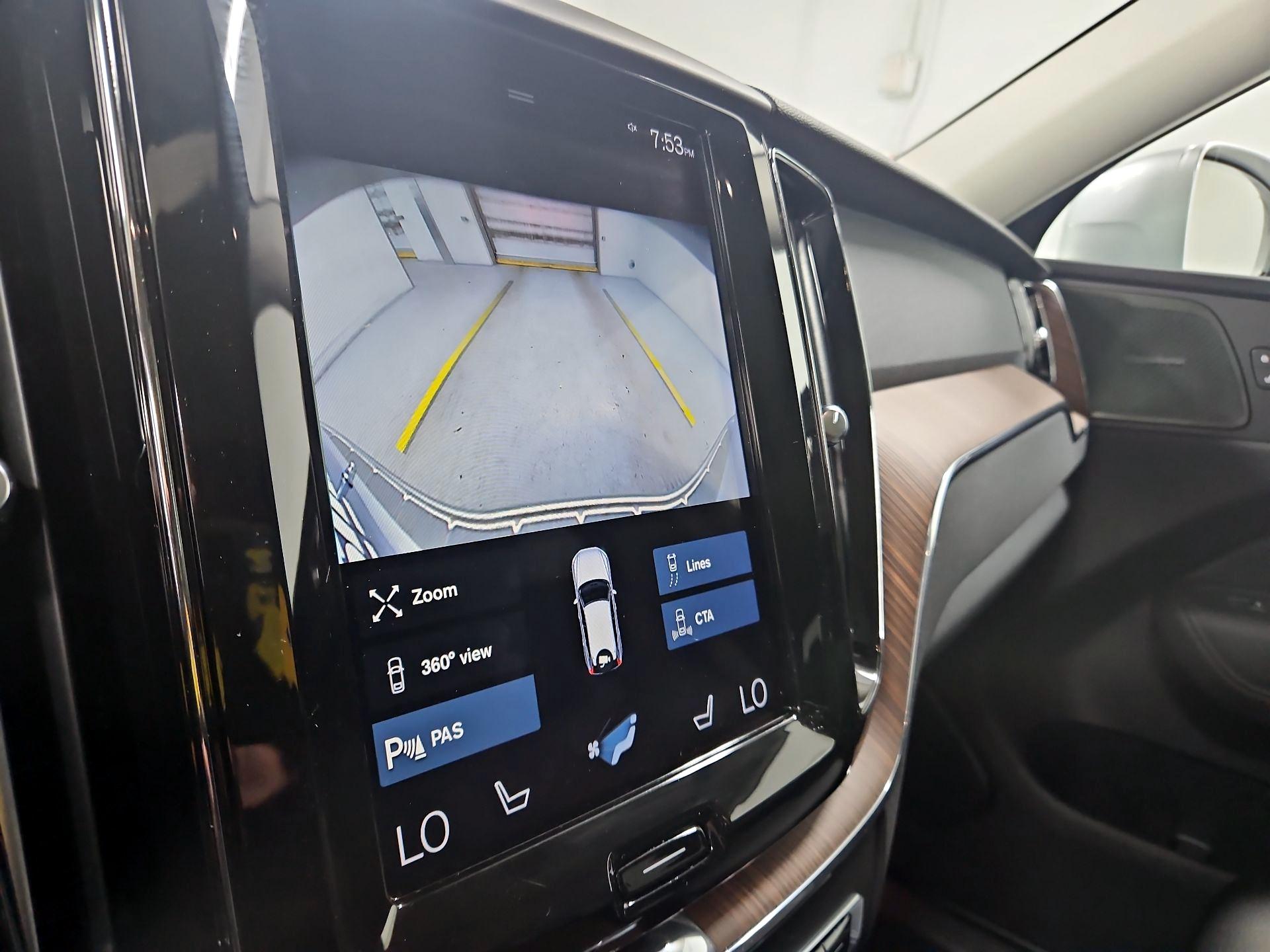 Thumbnail: 2021 Volvo XC60 - 15