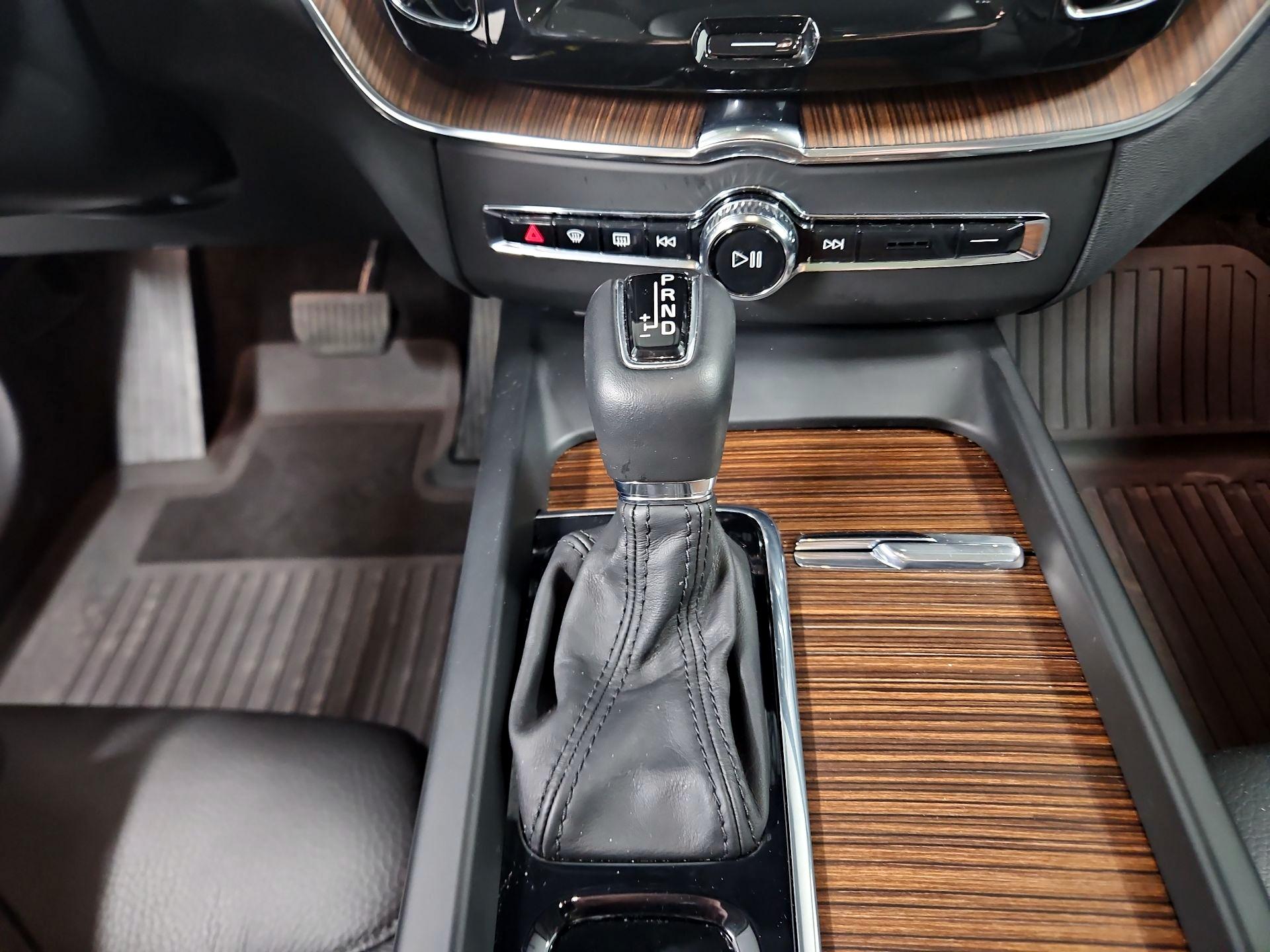 Thumbnail: 2021 Volvo XC60 - 18