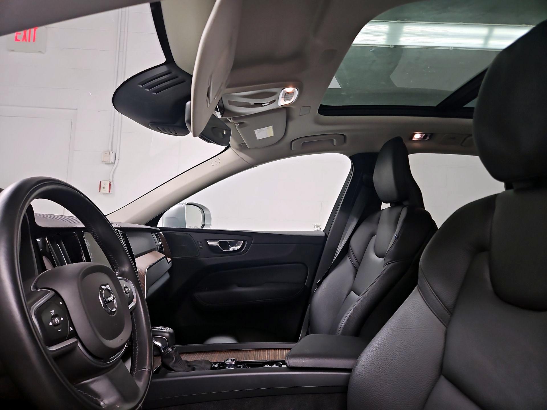 Thumbnail: 2021 Volvo XC60 - 20