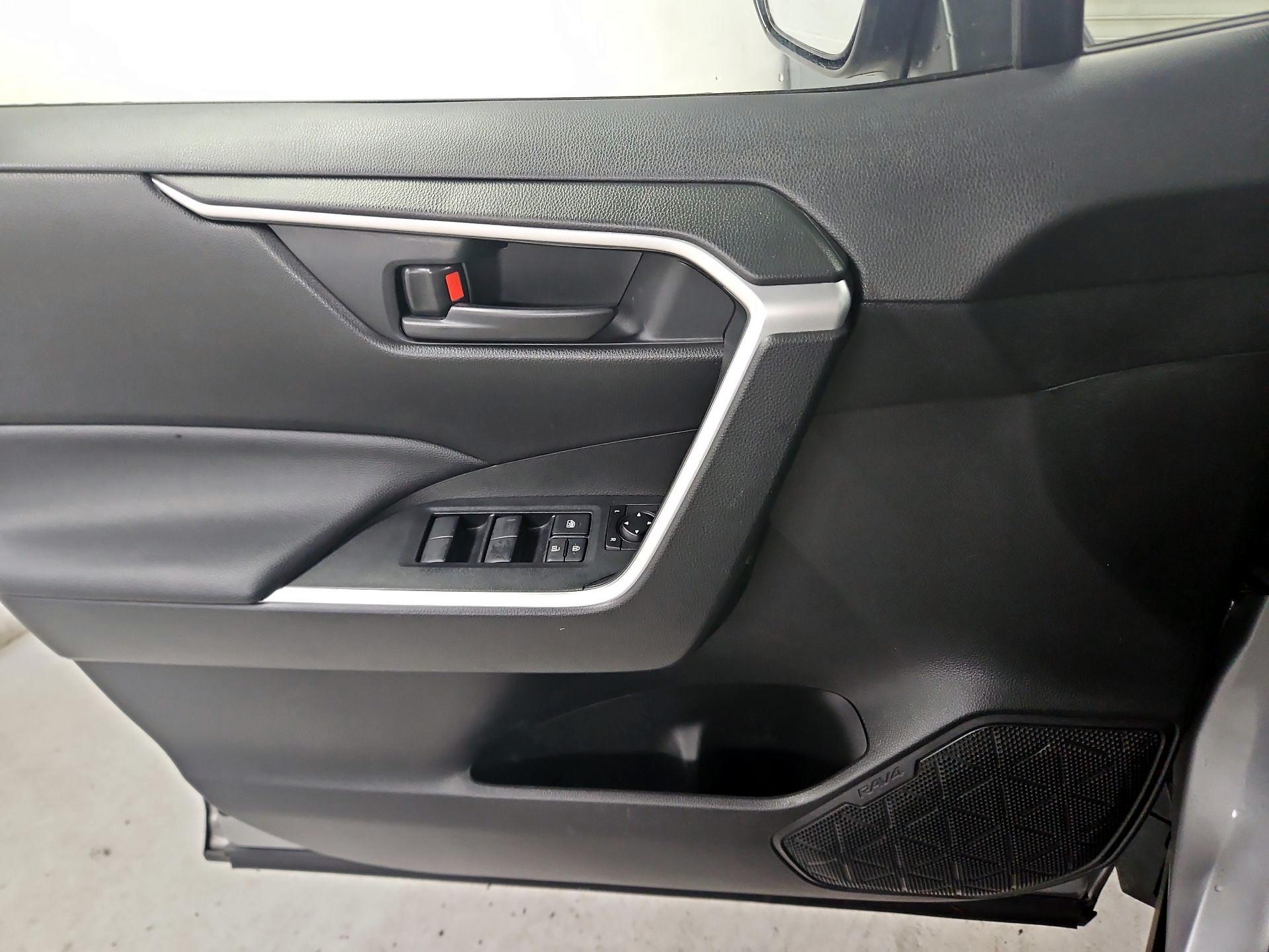 Thumbnail: 2020 Toyota RAV4 - 12