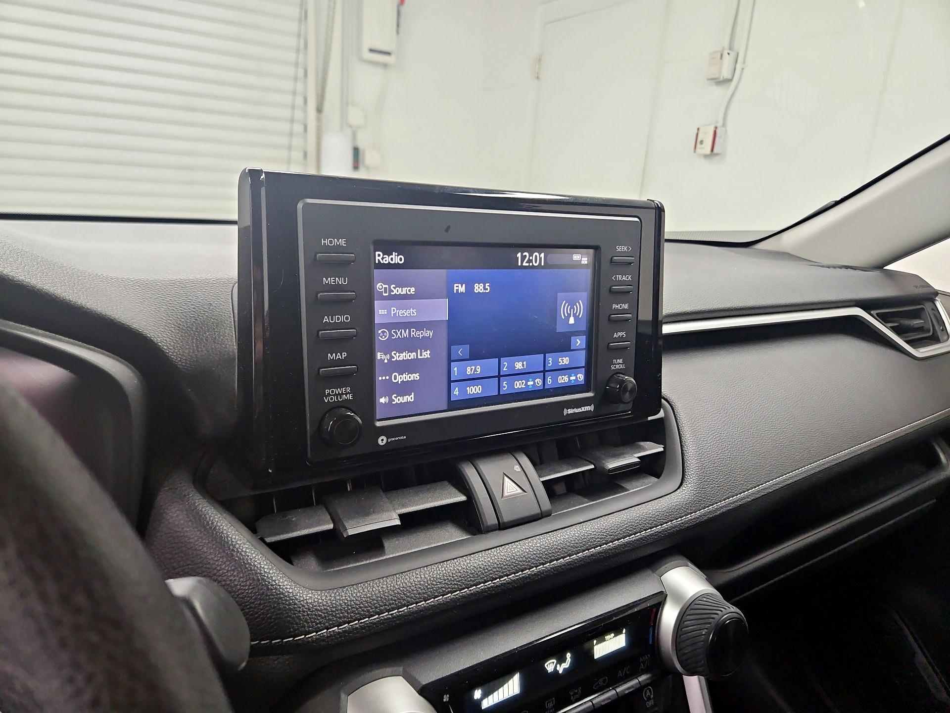 Thumbnail: 2020 Toyota RAV4 - 15