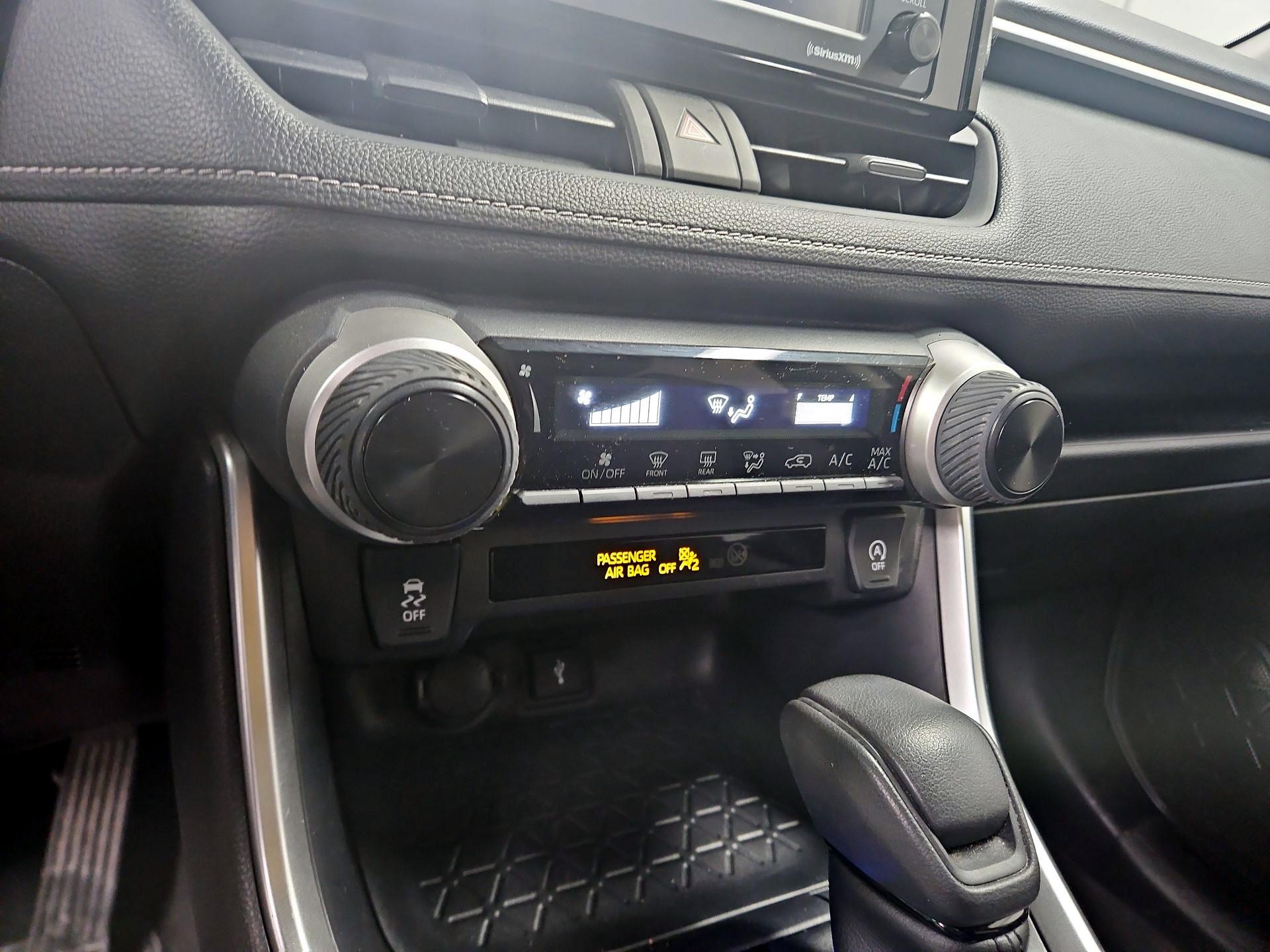 Thumbnail: 2020 Toyota RAV4 - 16