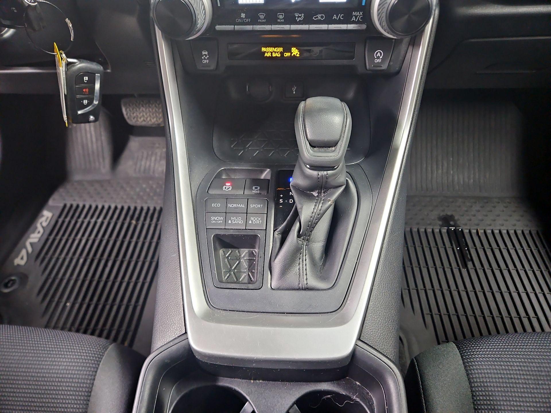 Thumbnail: 2020 Toyota RAV4 - 17