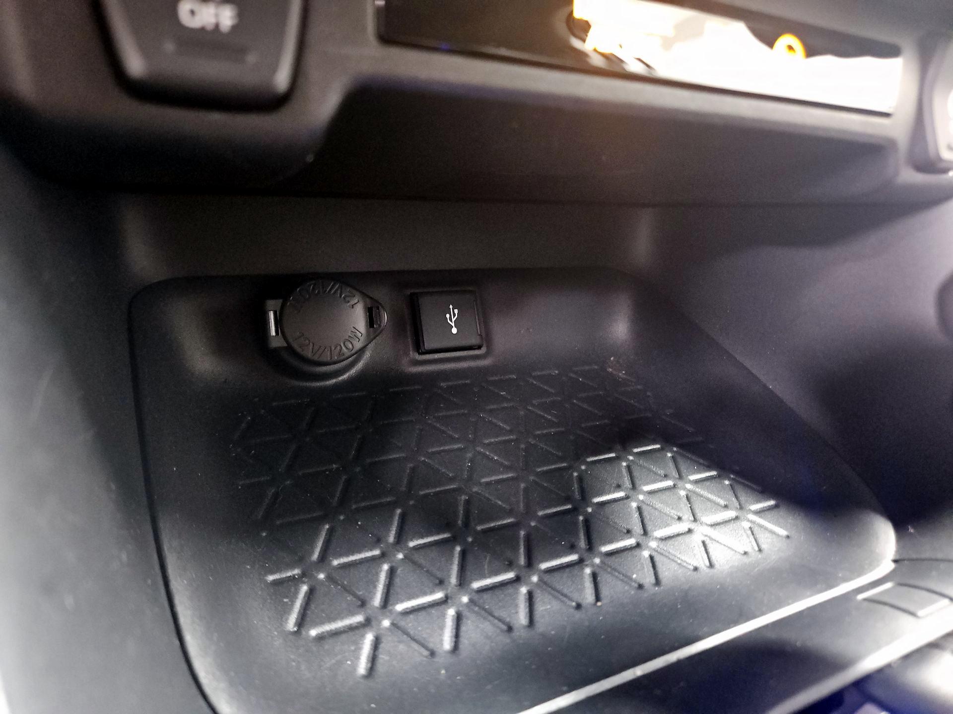 Thumbnail: 2020 Toyota RAV4 - 18