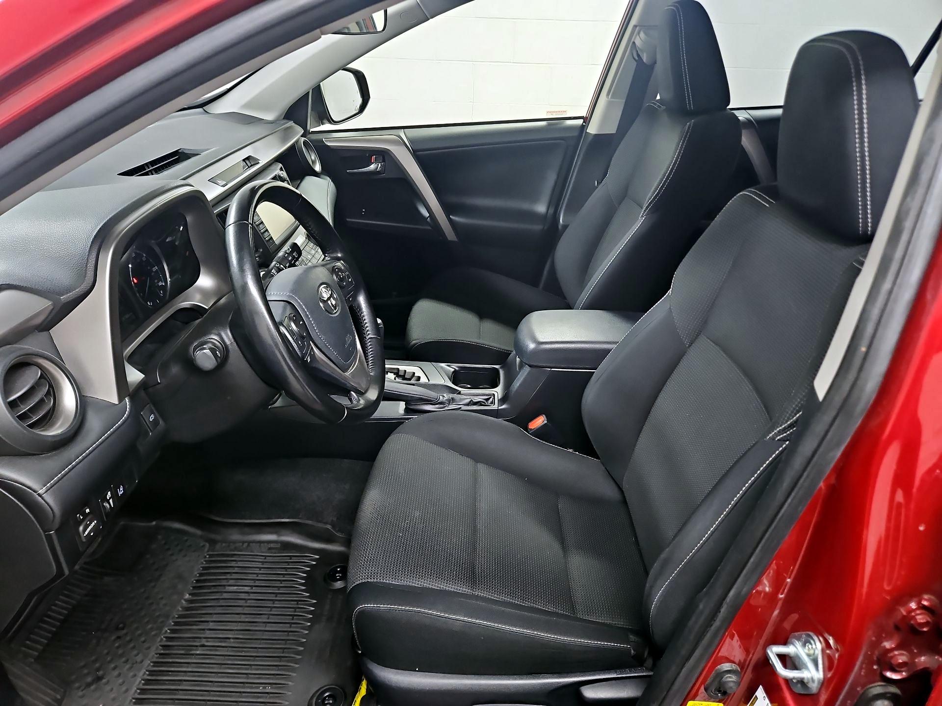 Thumbnail: 2018 Toyota RAV4 - 11